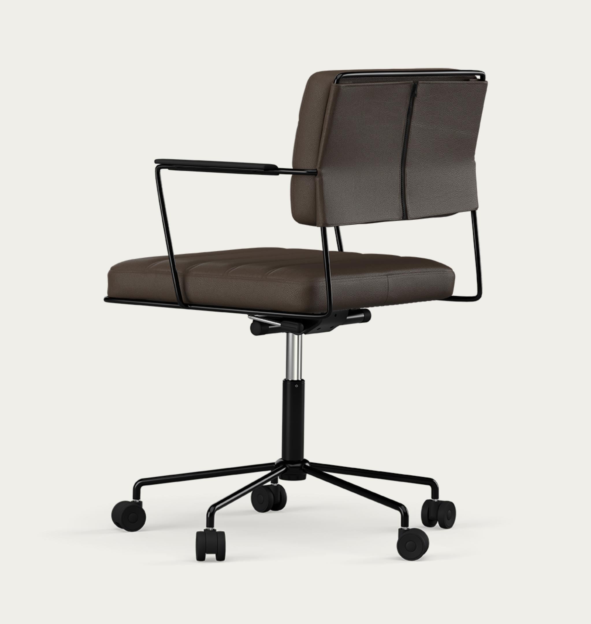 Henrik Tengler Silla Time Estructura: Negro , Tapicería: Colección Prestige Coffee For One 

La Silla Time, diseñada por Henrik Tengler en 2012, es una silla de conferencia dinámica y cómoda. Su diseño se aparta deliberadamente de las tendencias