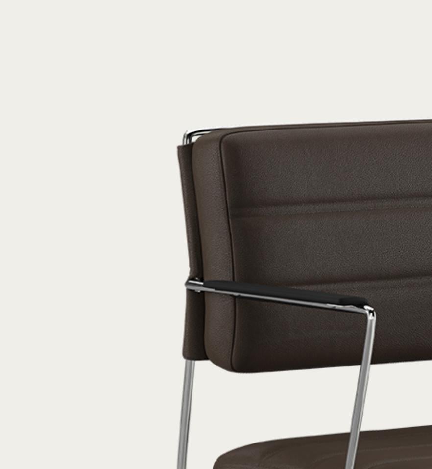 Chaise de temps Henrik Tengler : Rembourrage chromé : Prestige pour une collection unique en vente 3