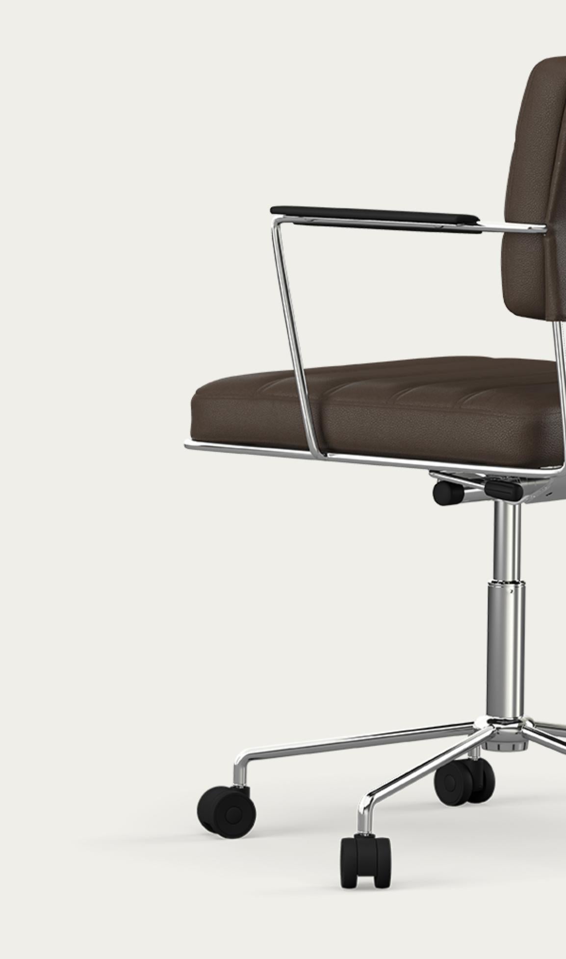 Danois Chaise de temps Henrik Tengler : Rembourrage chromé : Prestige pour une collection unique en vente