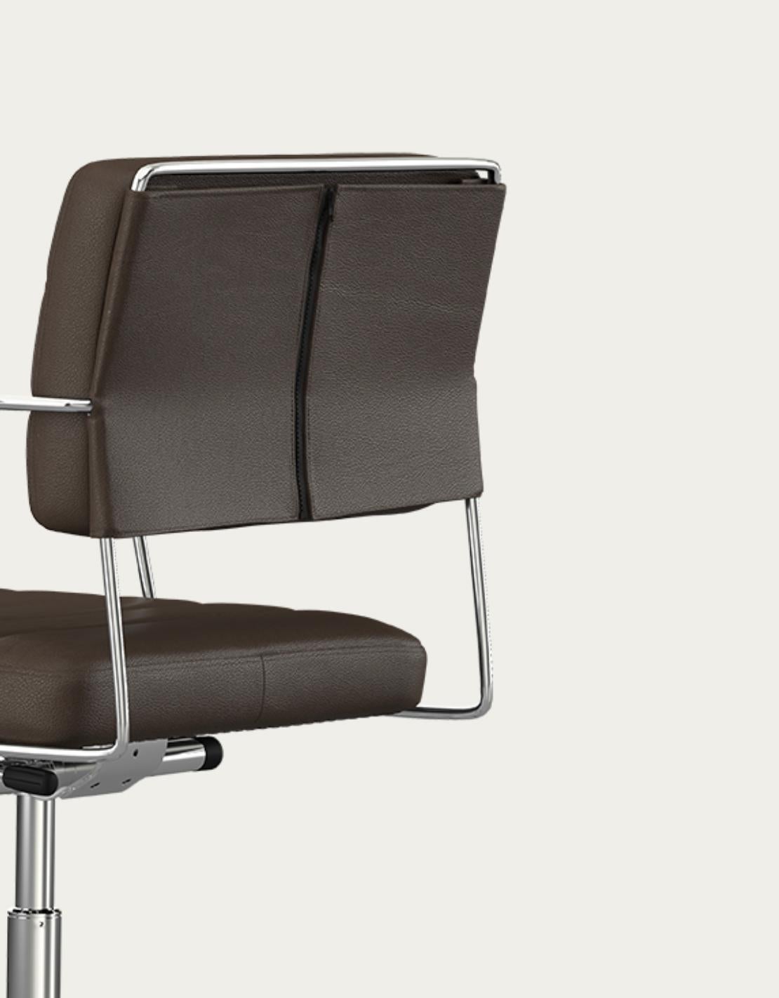 XXIe siècle et contemporain Chaise de temps Henrik Tengler : Rembourrage chromé : Prestige pour une collection unique en vente