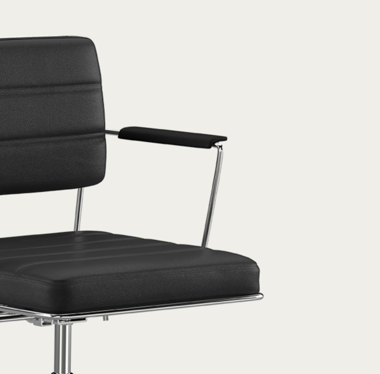Chaise de temps Henrik Tengler : Rembourrage chromé : Prestige pour une collection unique en vente 2