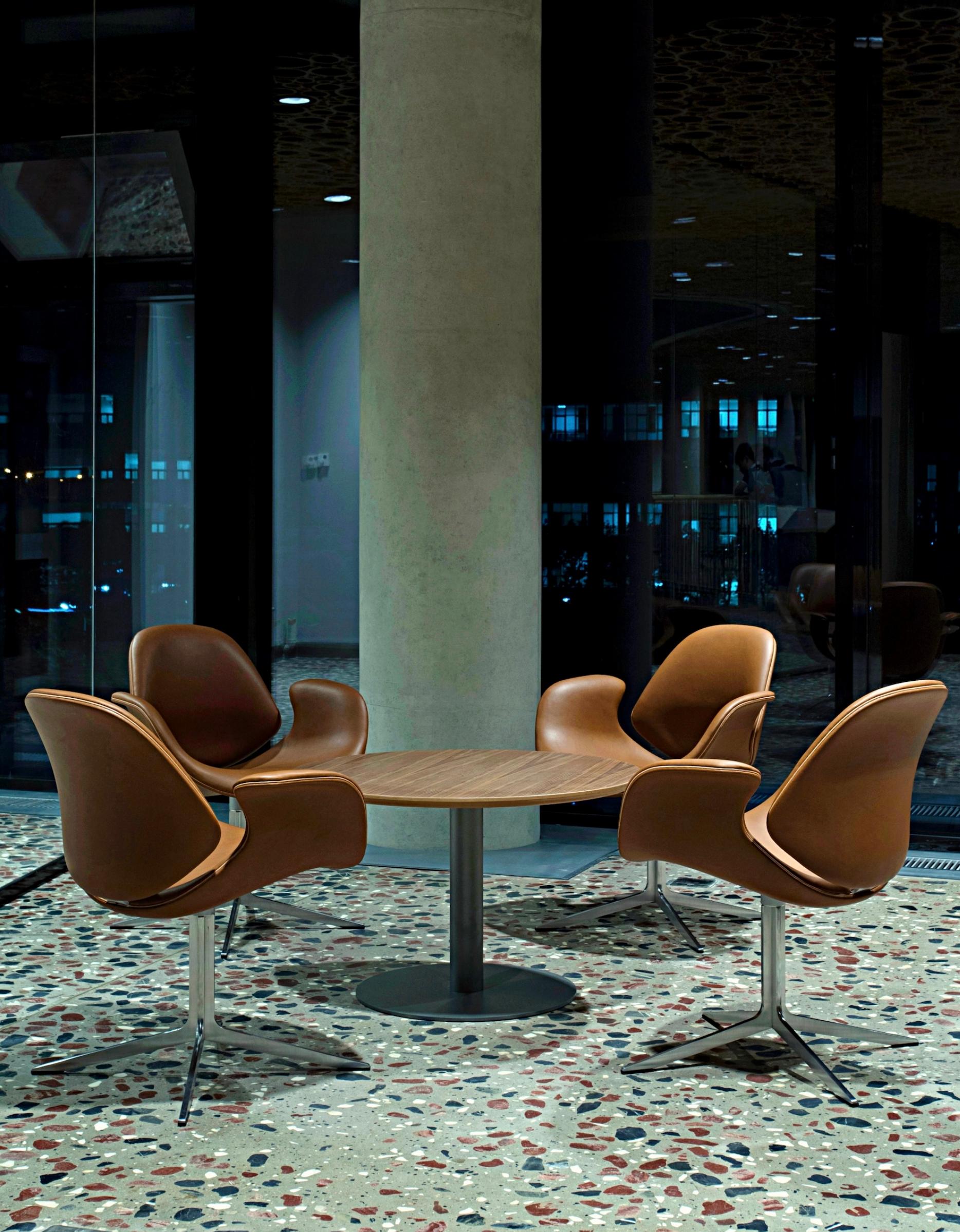 Table basse Train de Henrik Tengler pour une collection en vente 2