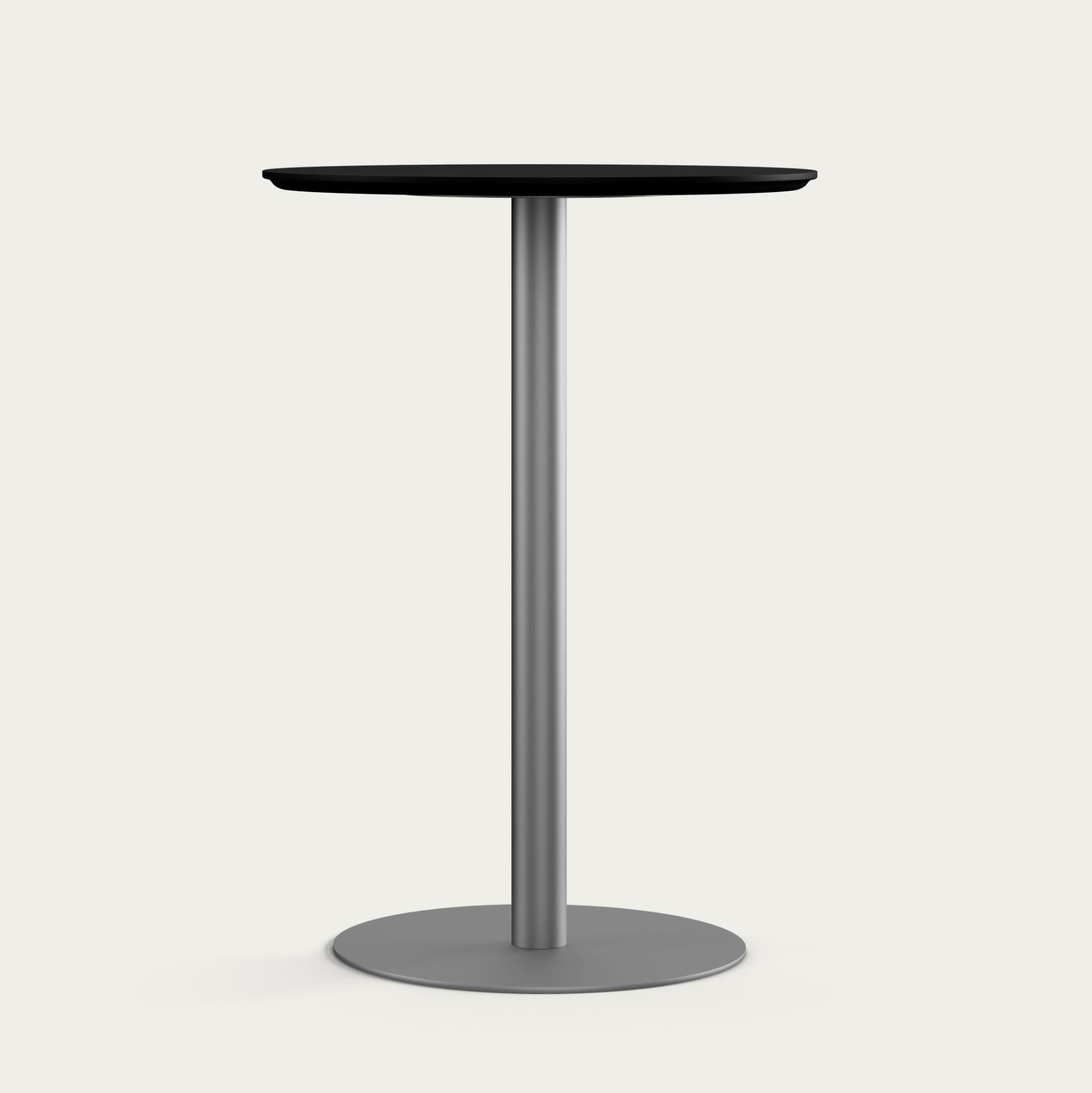 Henrik Tengler Train Table Haute Pieds : Graphite, Plateau de table : Linoléum Noir Pour Une Collectional

Faisant partie de la Collection S/One originale conçue par Henrik Tengler en 2004, la table haute S/One est un modèle distinct au sein de