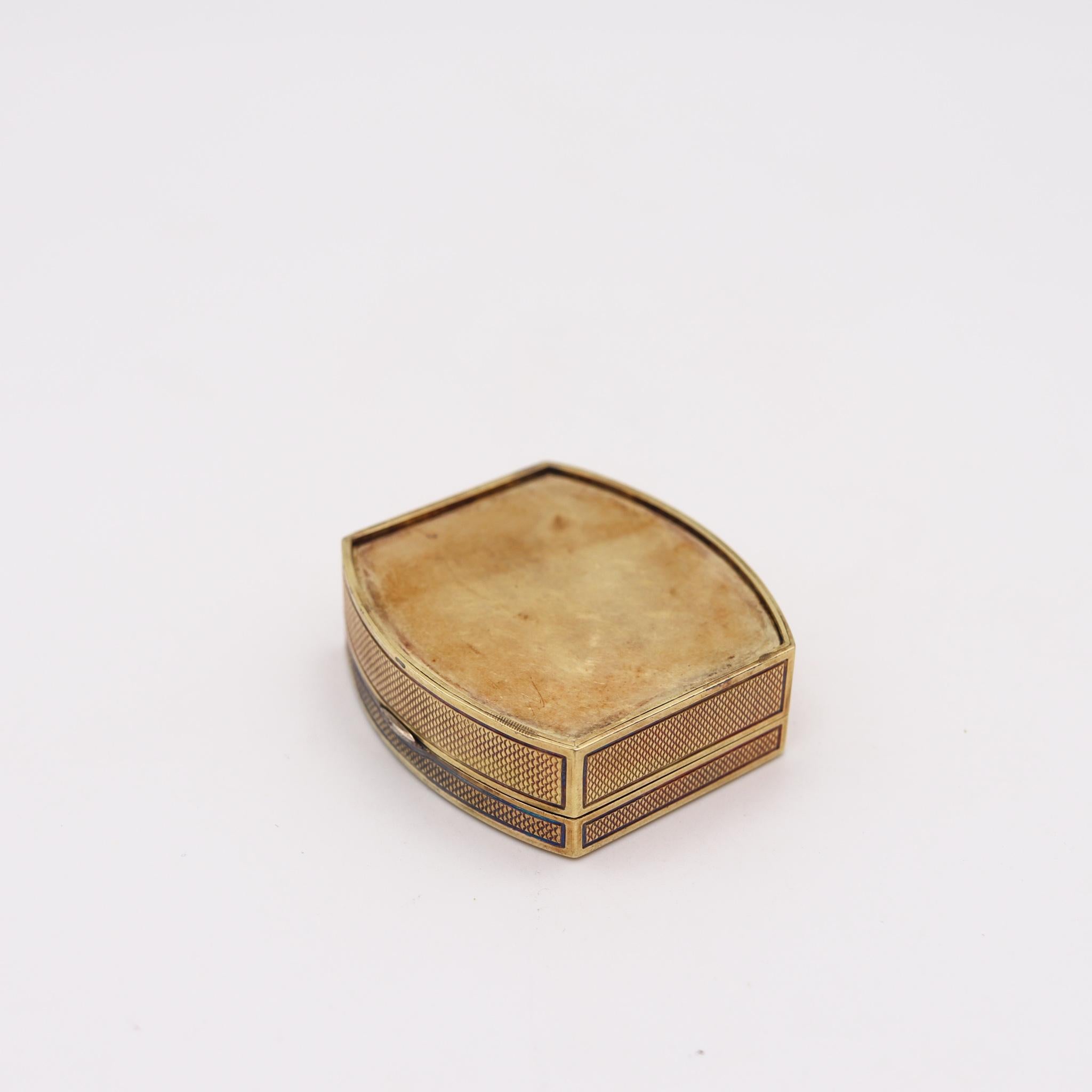 Hand-Crafted Henrik Wigström 1908 Russia Saint Petersburg Enameled Snuff Box in 14kt Gold For Sale