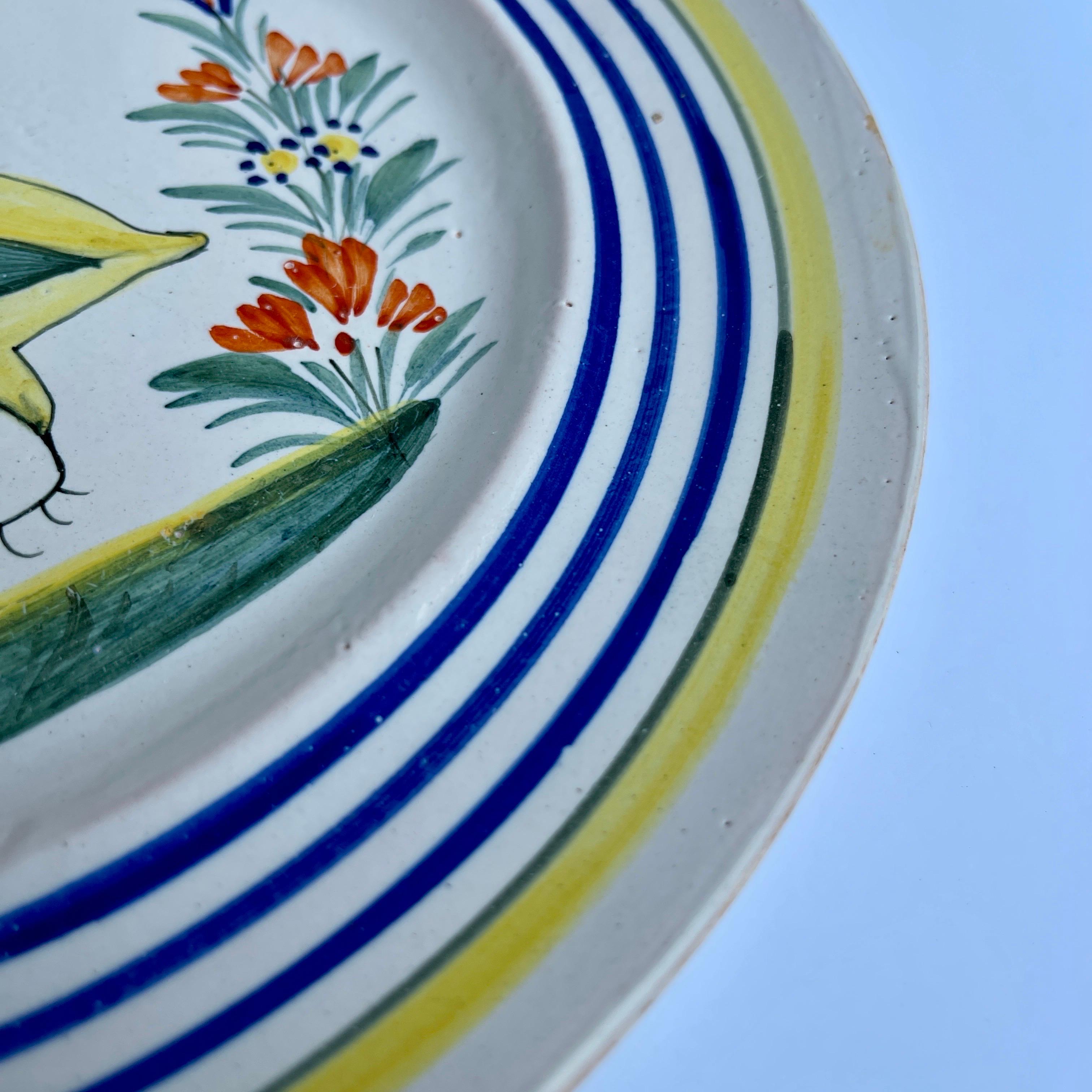 Henroit Quimper Faience Duck Plate, France, circa 1930s In Good Condition For Sale In Haddonfield, NJ