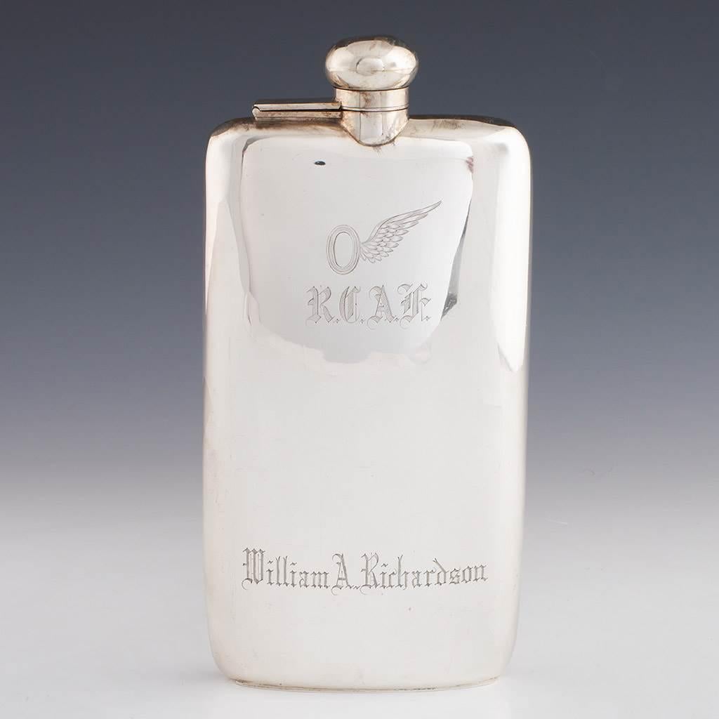 Henry Birks and Sons Sterlingsilber Royal Canadian Air Force Taschen-Flask Montr (Kanadisch) im Angebot