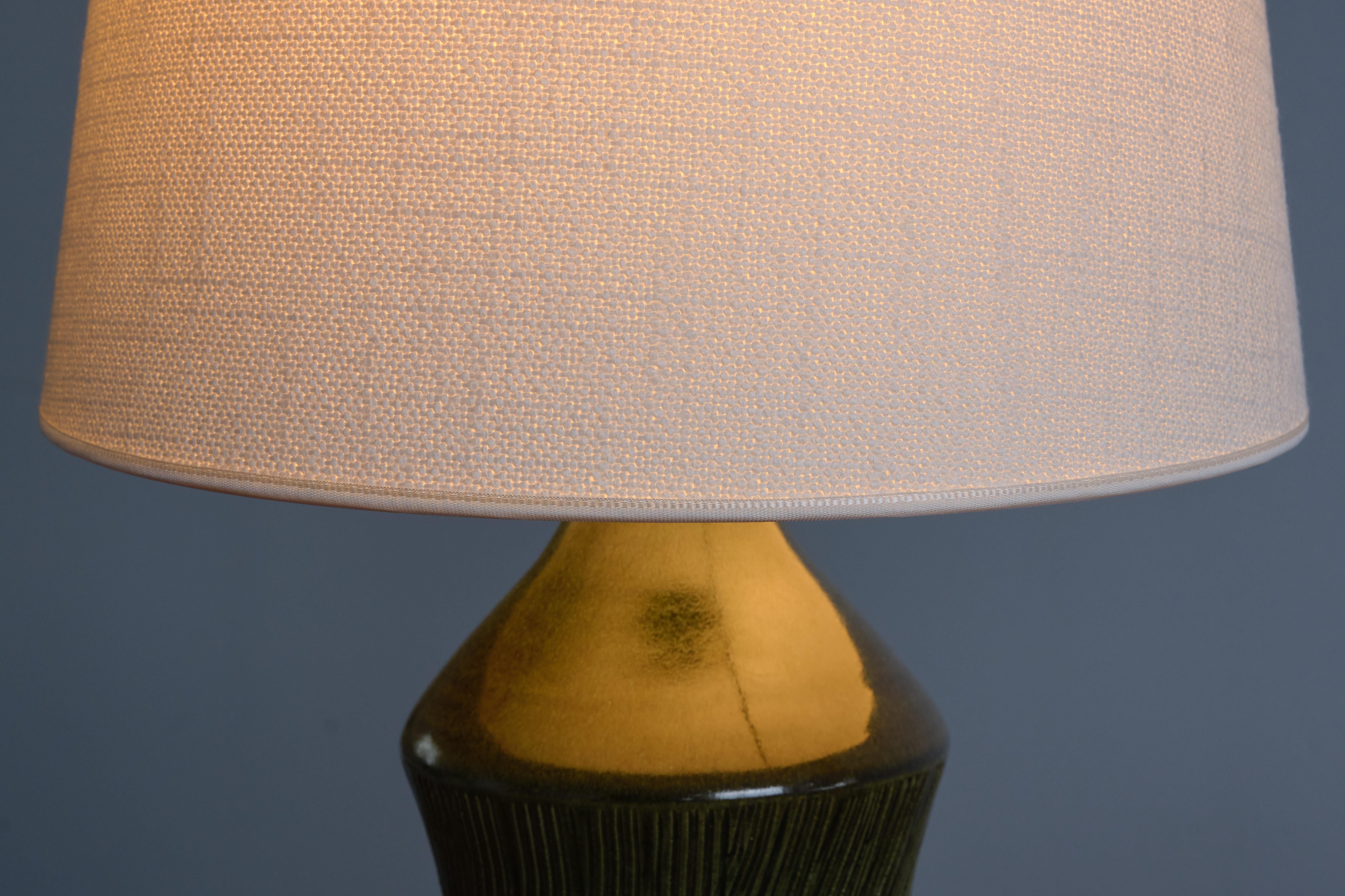 Henry Brandi Green Ceramic Table Lamp, Brandi Vejbystrand, Sweden, 1960s In Good Condition For Sale In The Hague, NL