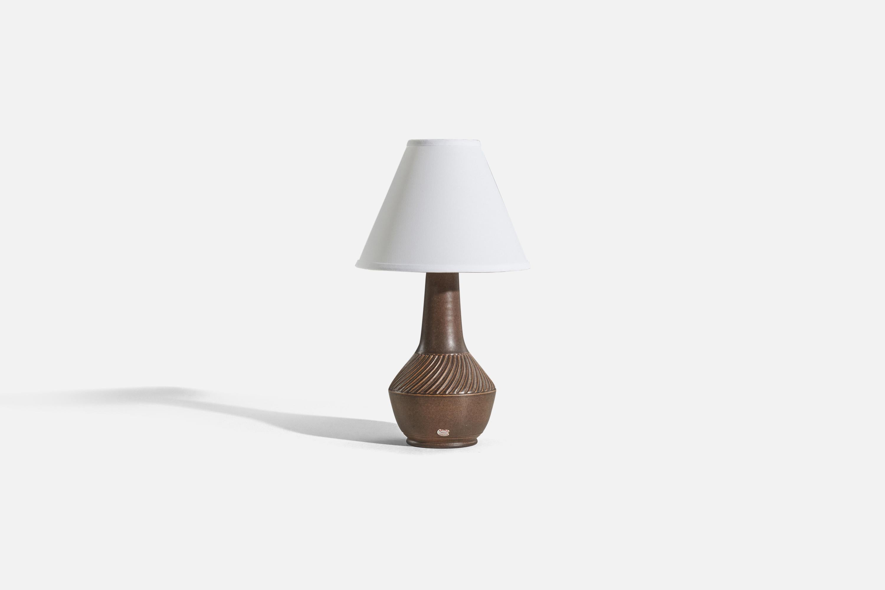 A brown, glazed stoneware table lamp designed by Henry Brandi and produced by his own firm, Brandi Vejbystrand, Sweden, 1960s. 

Sold without lampshade. 
Dimensions of Lamp (inches) : 13.3125 x 6.5 x 6.5 (H x W x D)
Dimensions of Shade (inches) :