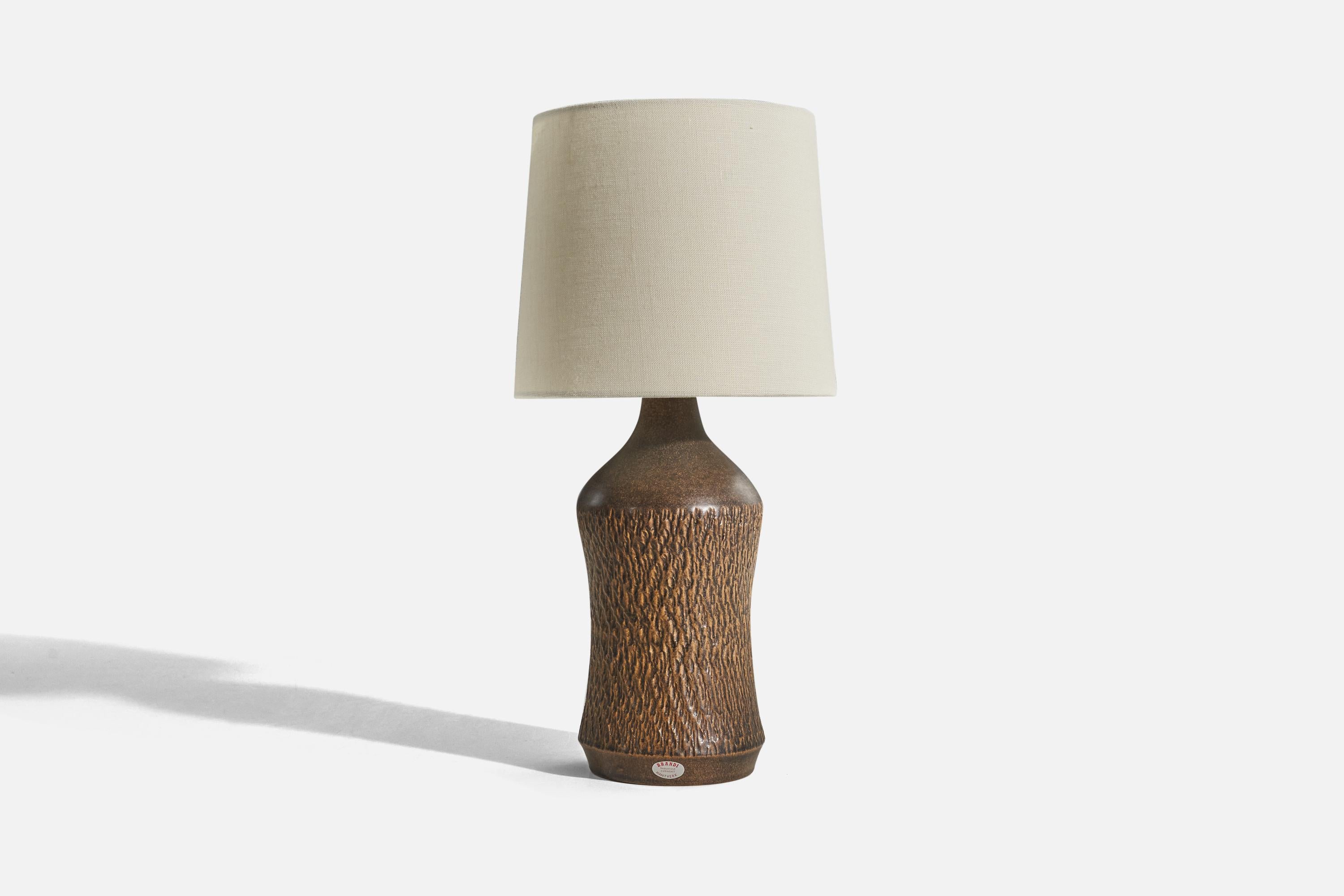 A brown, glazed stoneware table lamp designed by Henry Brandi and produced by his own firm, Brandi Vejbystrand, Sweden, 1960s. 

Sold without lampshade. 
Dimensions of Lamp (inches) : 12.12 x 4.81 x 4.81 (H x W x D)
Dimensions of Shade (inches)