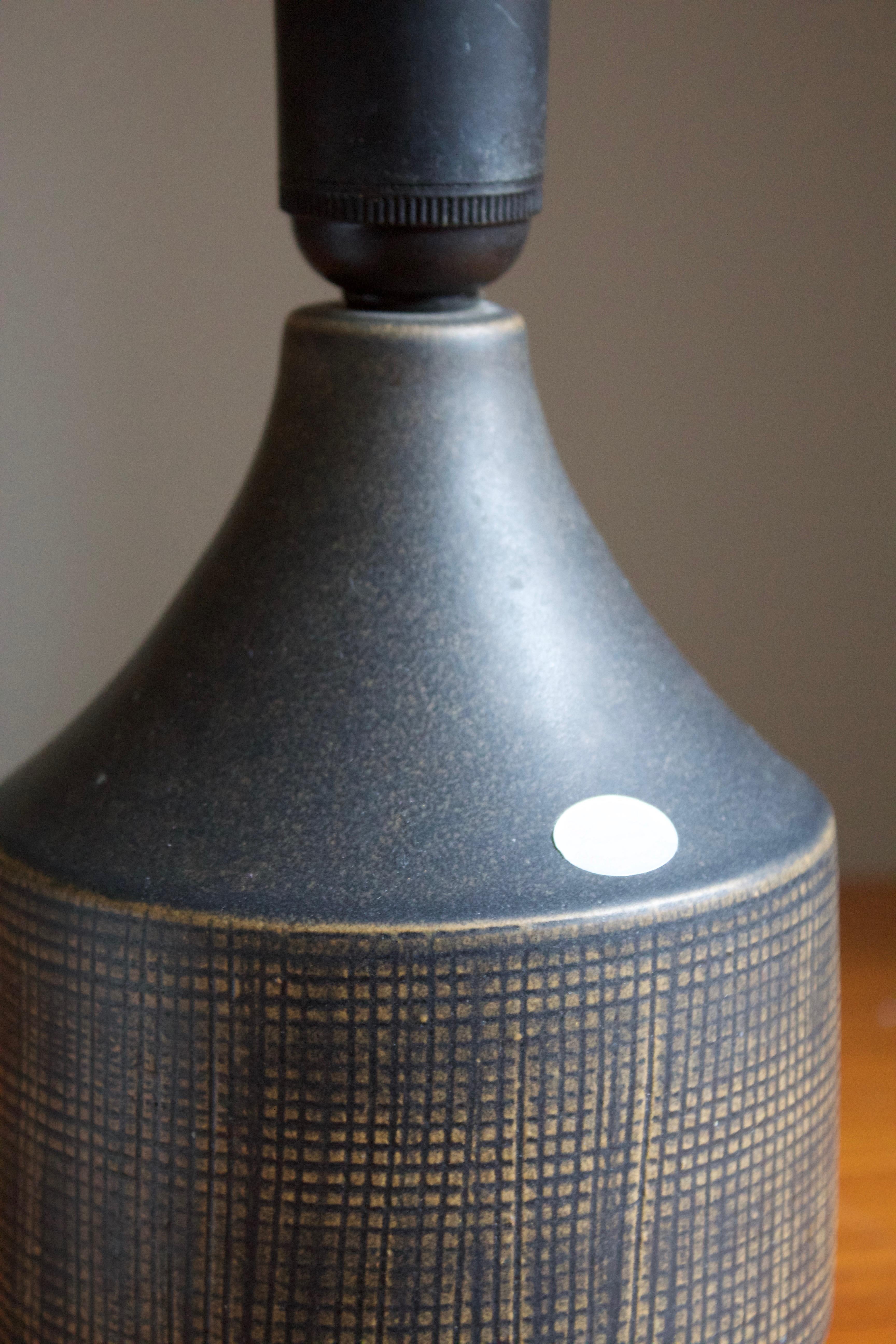 Swedish Henry Brandi, Table Lamp, Glazed Incised Stoneware, Vejbystrand, Sweden, 1960s