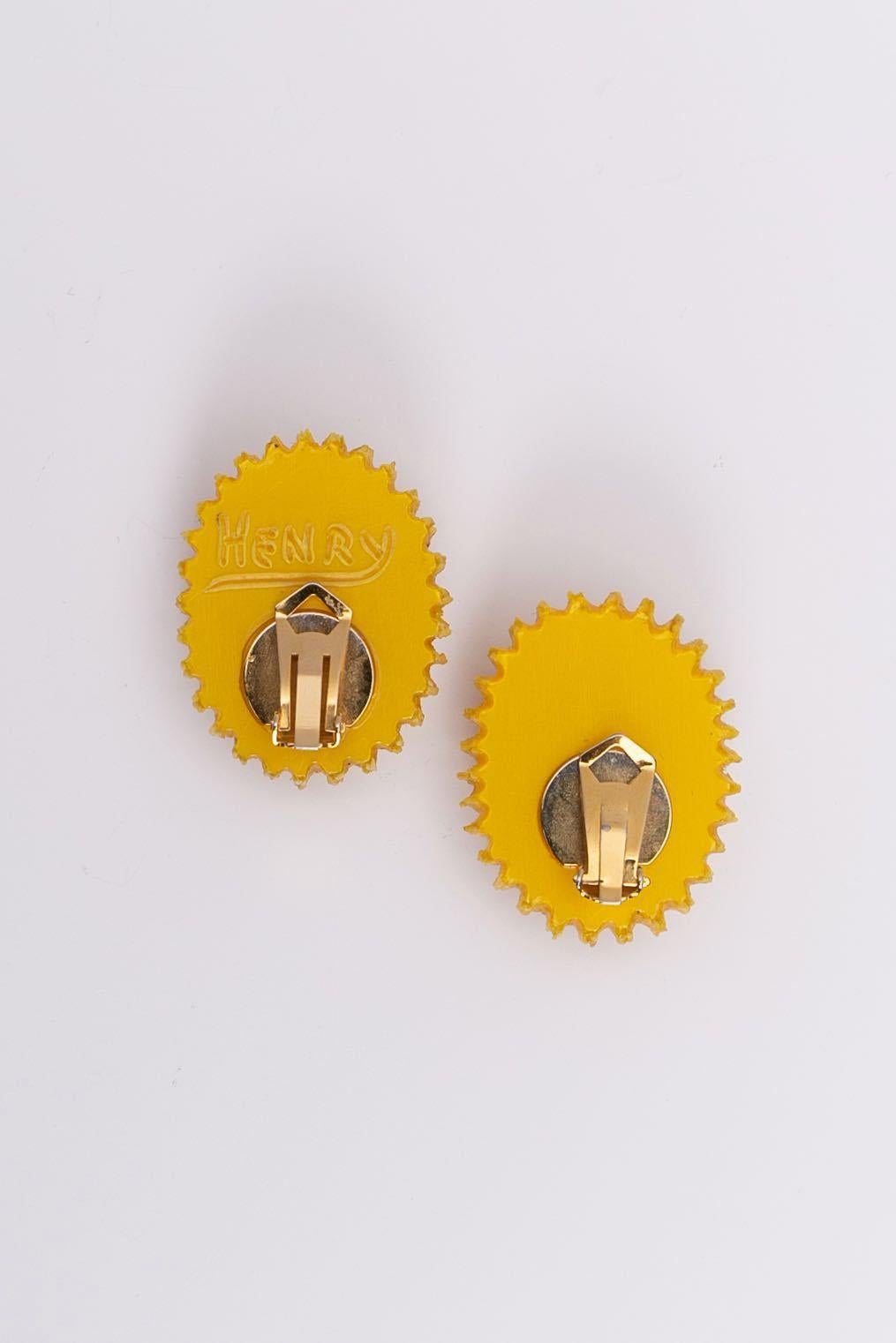 Women's Henry Clip-on Earrings of Talosel and Glass Paste For Sale