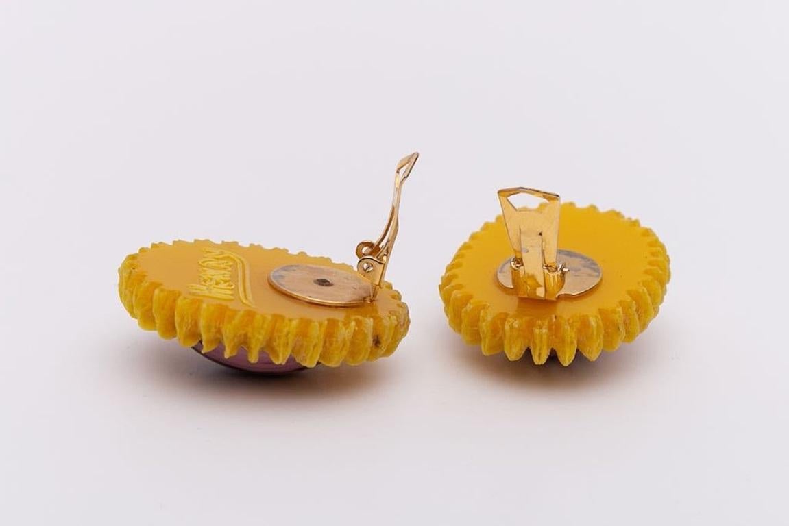 Henry Clip-on Earrings of Talosel and Glass Paste For Sale 1