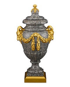 Urne in bronzo e granito egiziano di Henry Dasson