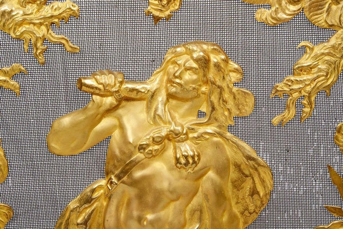 Vergoldeter Goldbronze-Feuerschirm von Henry Dasson mit Darstellung von Herkules und Cerberus, um 1 (19. Jahrhundert) im Angebot
