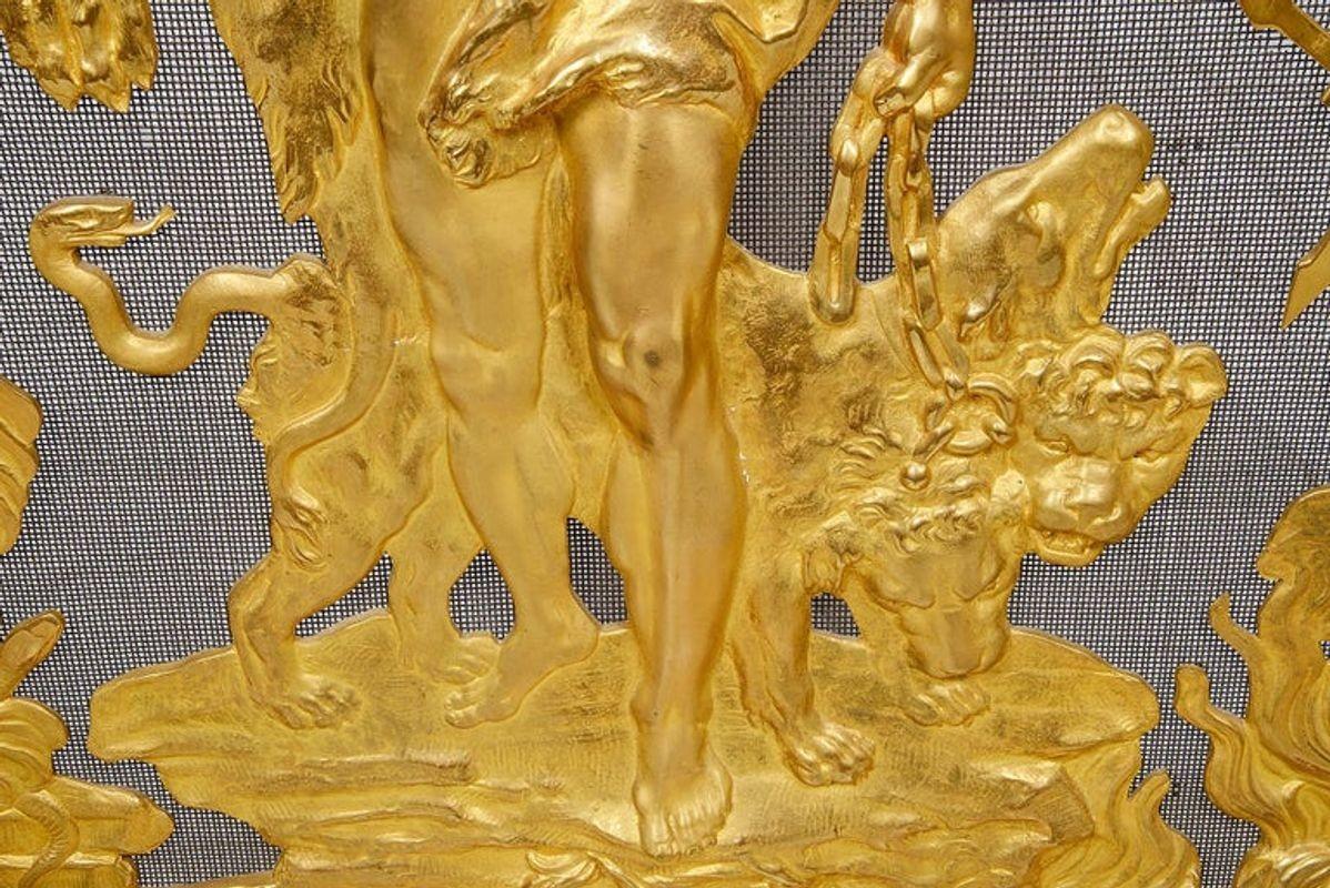 XIXe siècle Pare-étincelles en bronze doré Henry Dasson, représentant Heracles et Cerbère, vers 1 en vente
