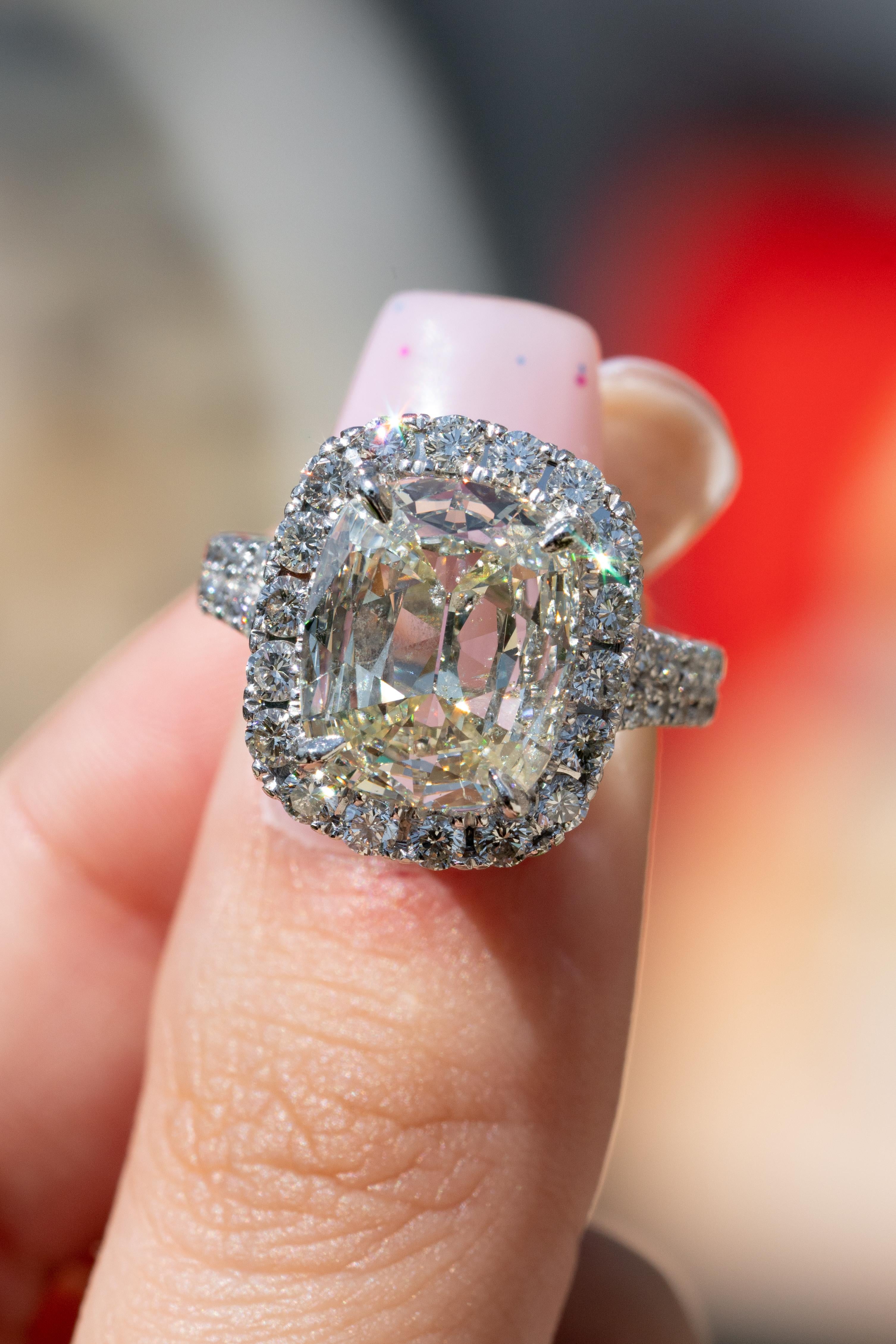 Henry Daussi Natürlicher Cushion Cut Diamant Halo Platin Verlobungsring Vorrätig im Angebot 4