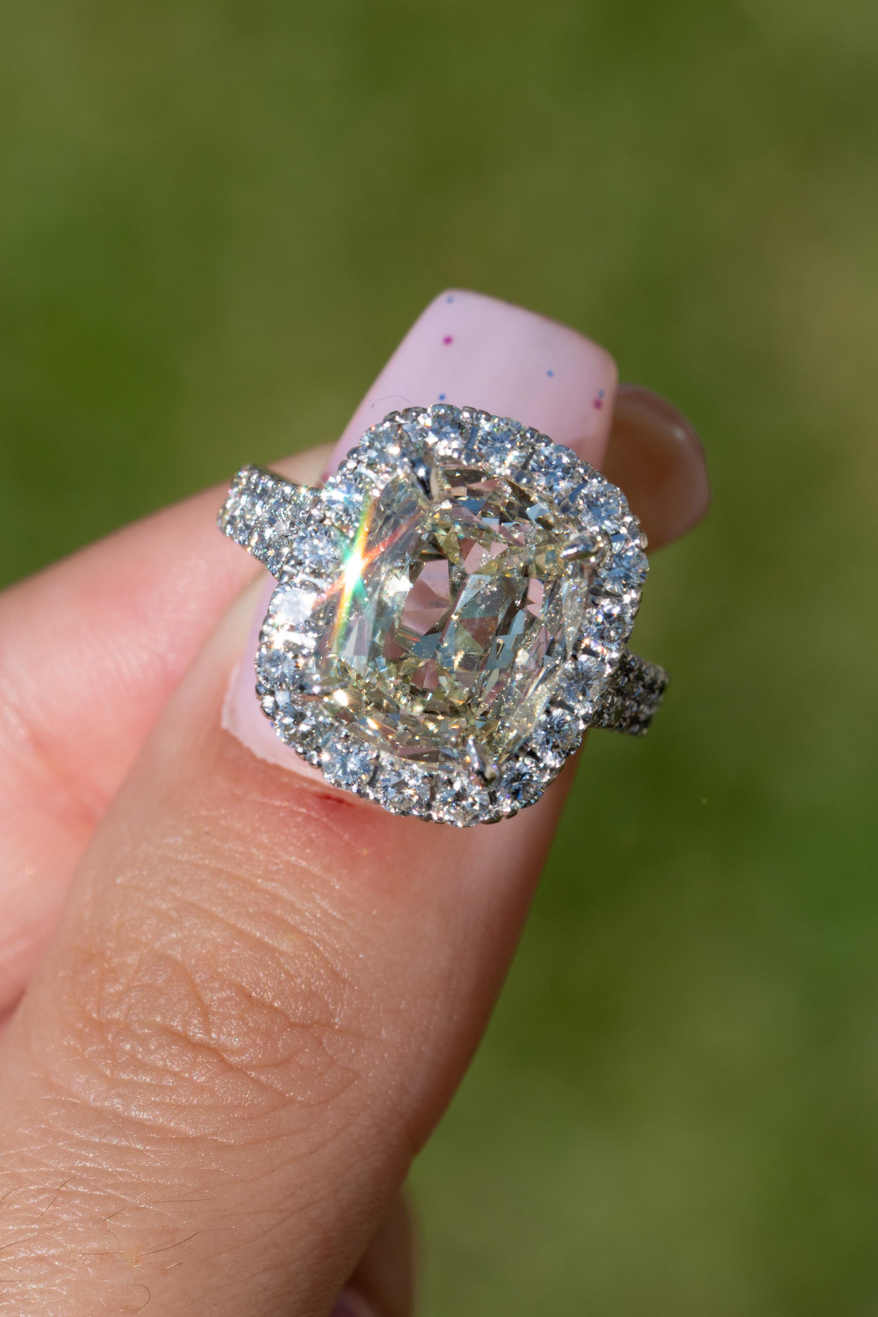Henry Daussi Natürlicher Cushion Cut Diamant Halo Platin Verlobungsring Vorrätig im Angebot 5