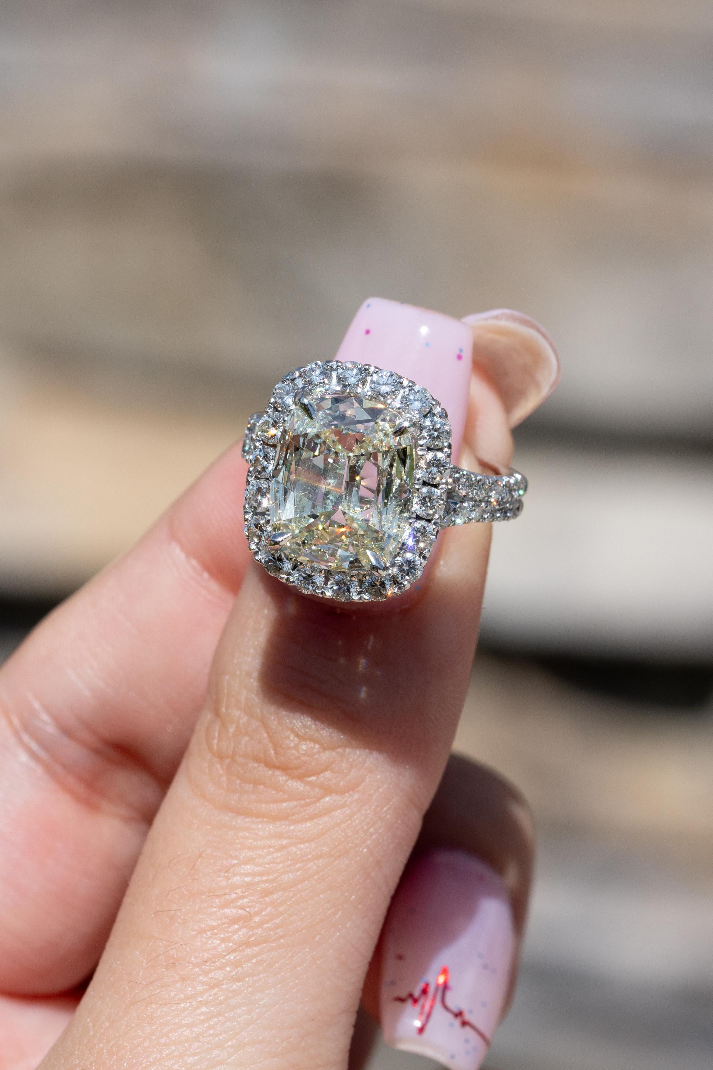Henry Daussi Natürlicher Cushion Cut Diamant Halo Platin Verlobungsring Vorrätig im Angebot 2