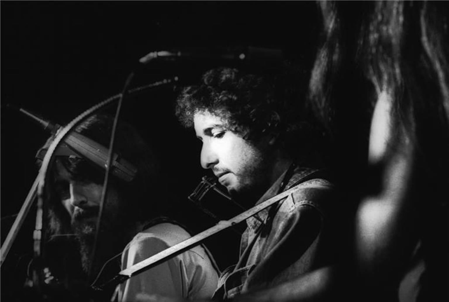 Henry Diltz Portrait Photograph - Bob Dylan and George Harrison, 1971