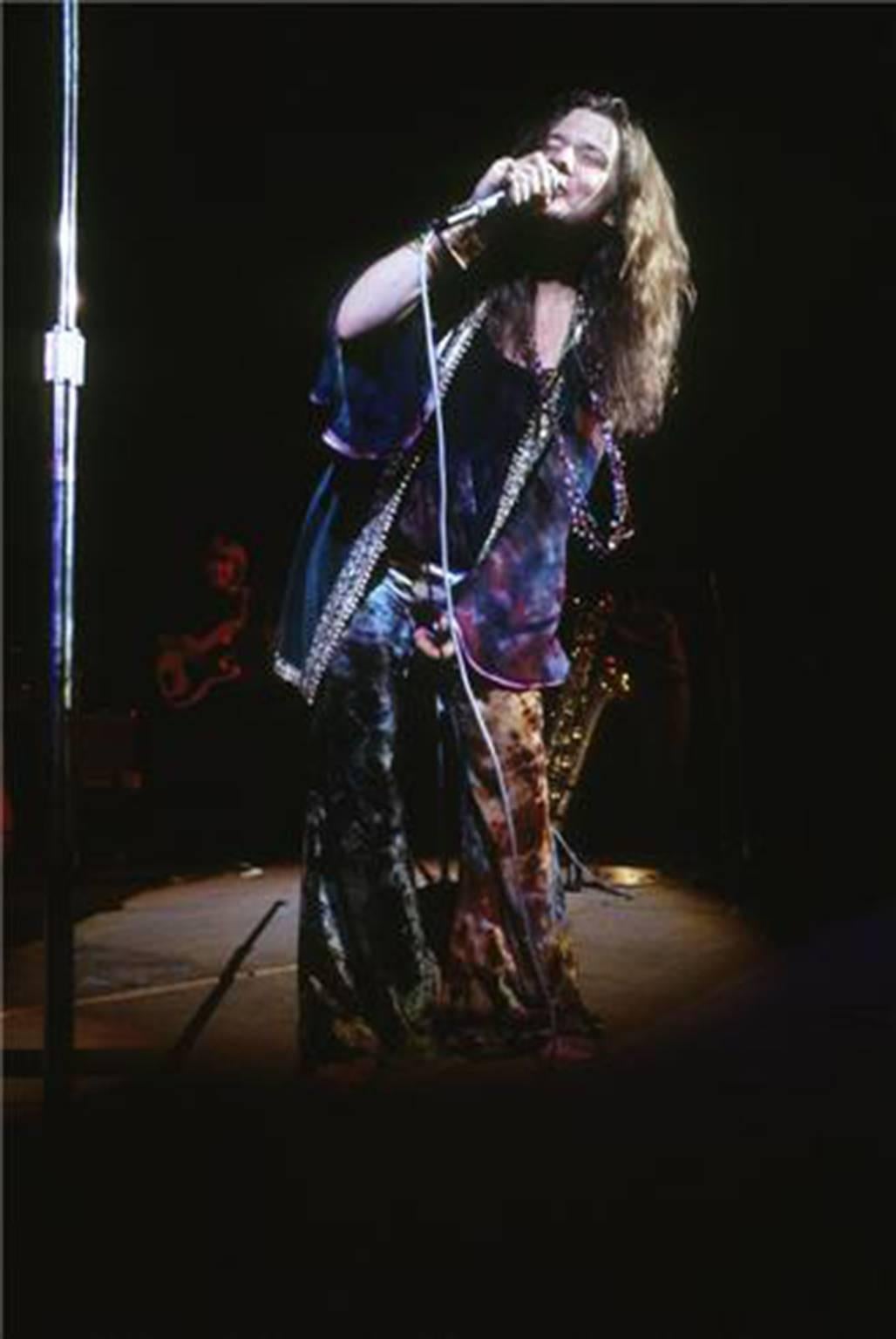 Henry Diltz Portrait Photograph – Janis Joplin, Woodstock 1969