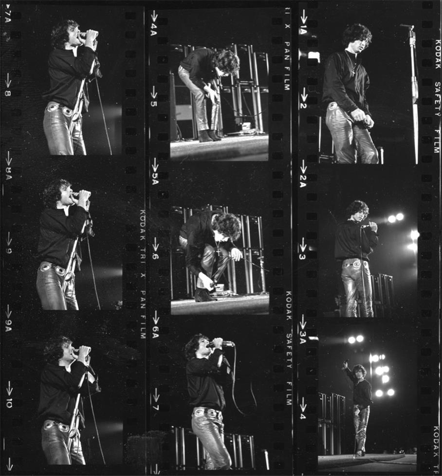 Henry Diltz Portrait Photograph – Jim Morrison von The Doors, Hollywood Bowl, Los Angeles, CA, 1968