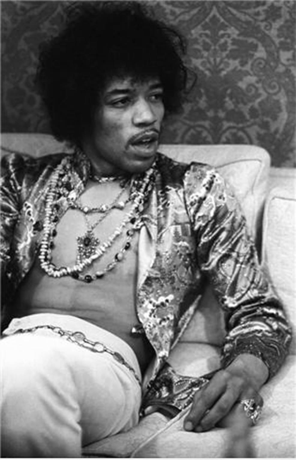Portrait Photograph Henry Diltz - Jimi Hendrix, Hollywood, en Californie 1967