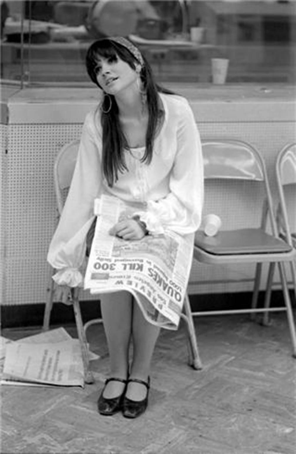Henry Diltz Black and White Photograph - Linda Ronstadt, 1968