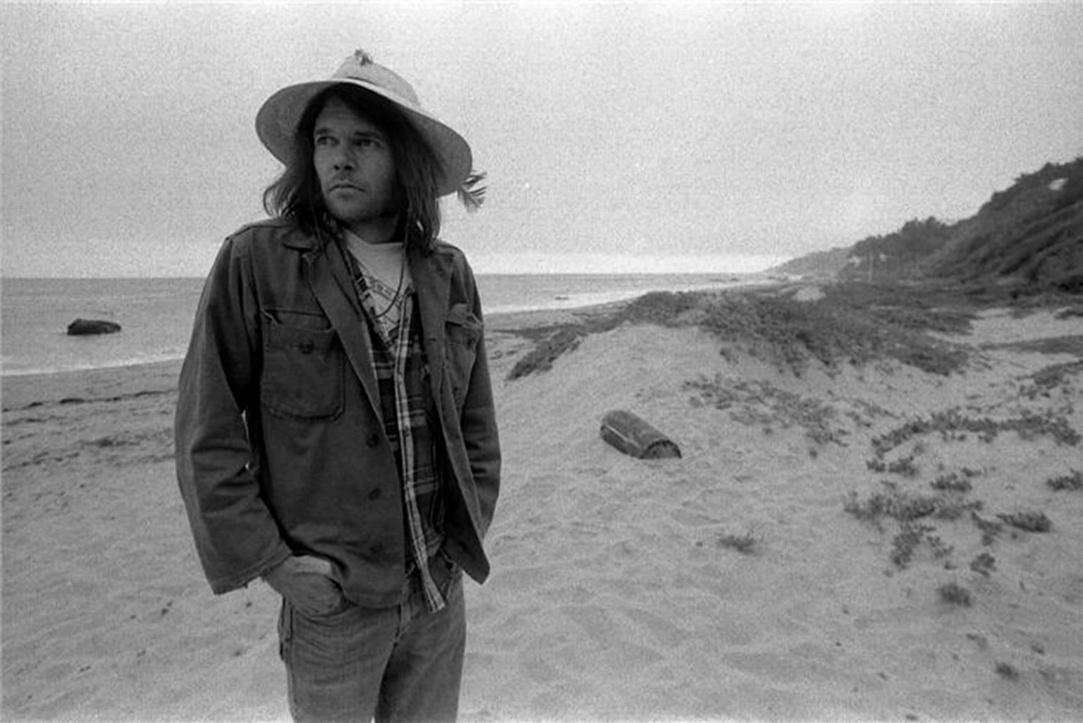 Henry Diltz Black and White Photograph – Neil Young, Malibu, 1975