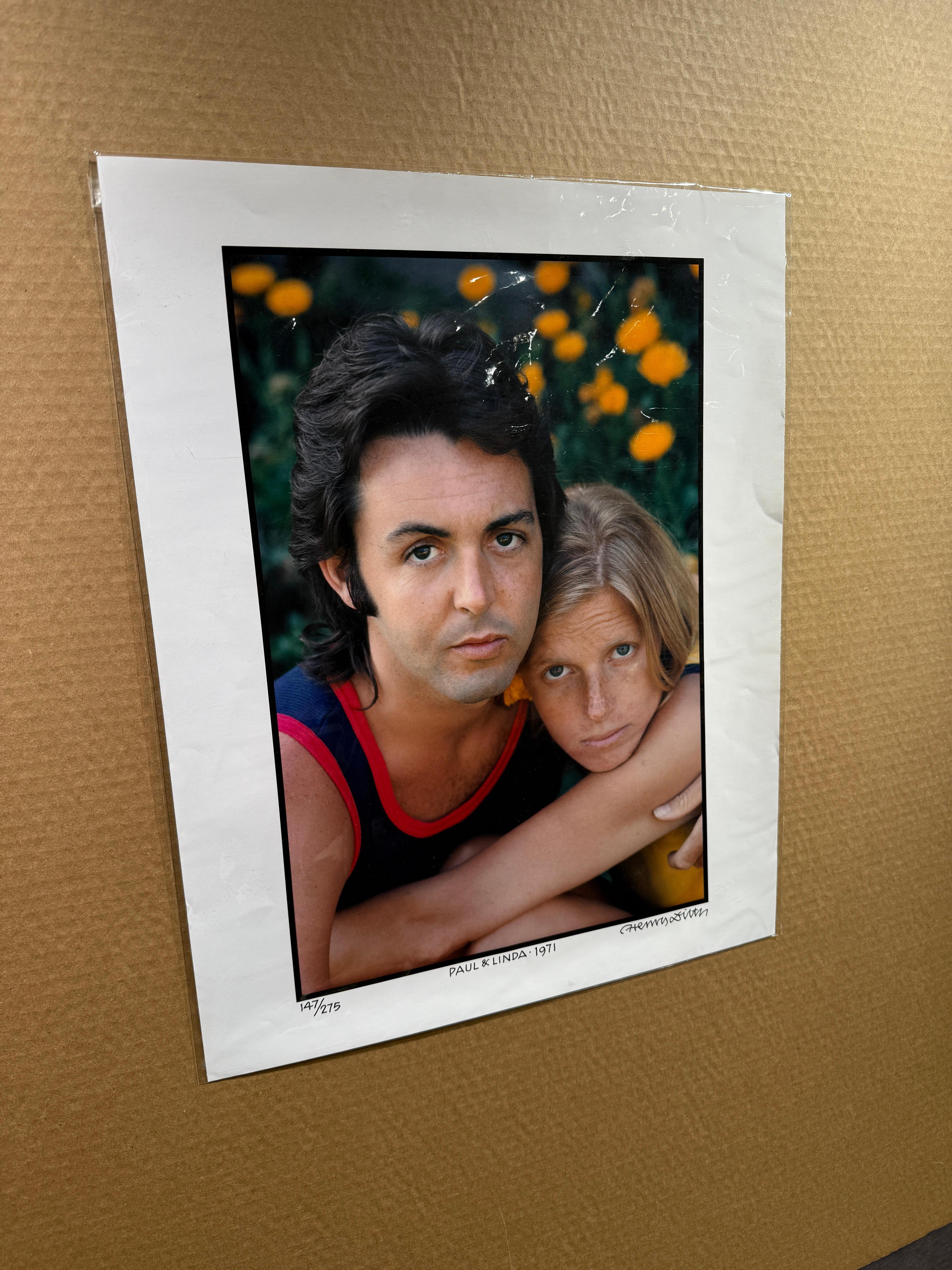 Paul et Linda McCartney - Modernisme américain Photograph par Henry Diltz