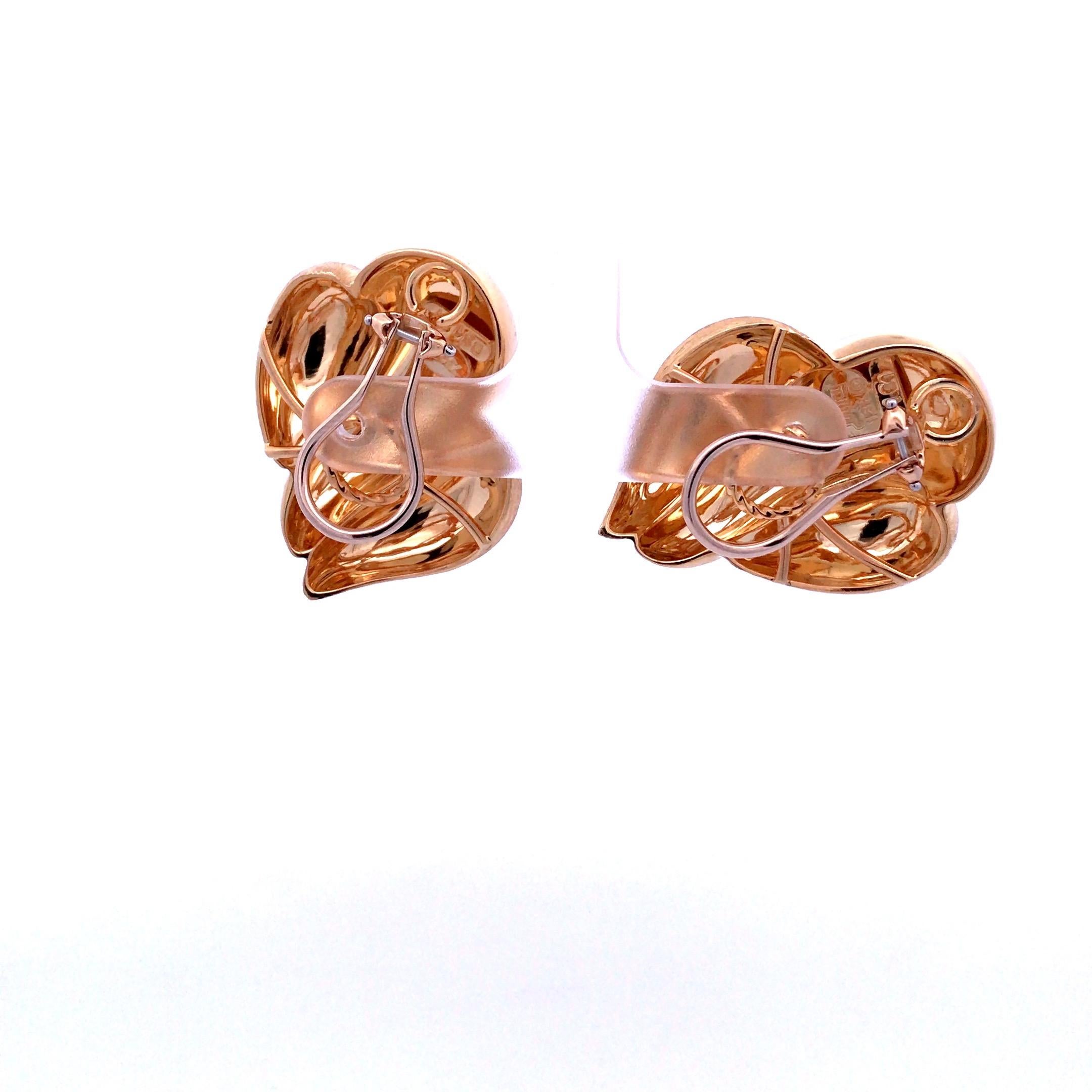 Henry Dunay 18 Karat Yellow Gold Earrings In Excellent Condition For Sale In Palm Desert, CA