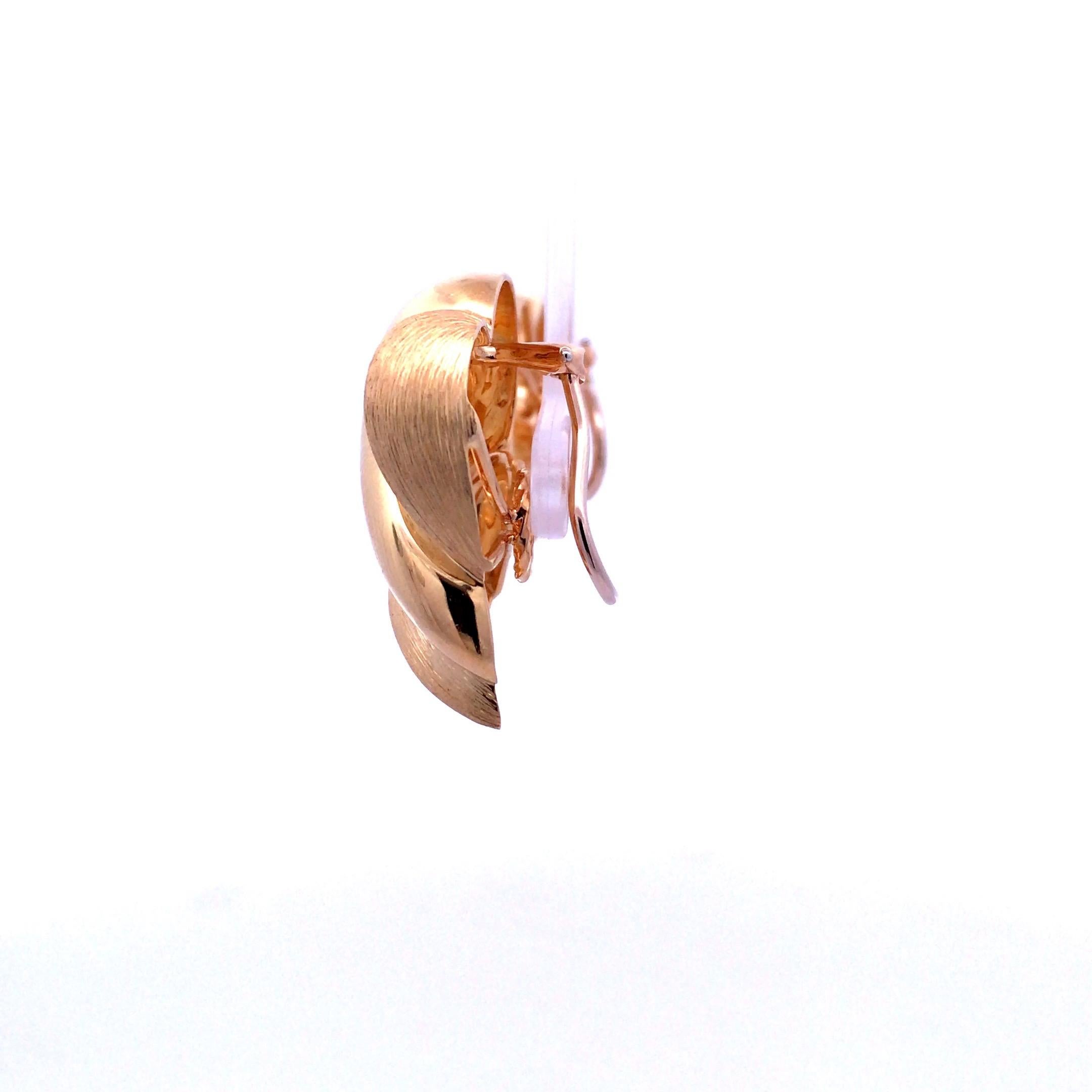 Women's or Men's Henry Dunay 18 Karat Yellow Gold Earrings For Sale
