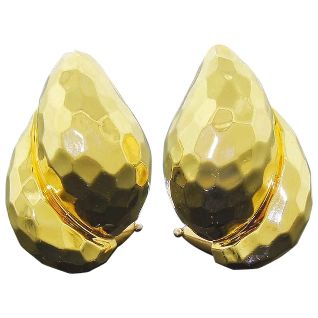 Henry Dunay 18k 750 Gold Hammered Shell Earrings Clip on Excellent Condition 11G For Sale