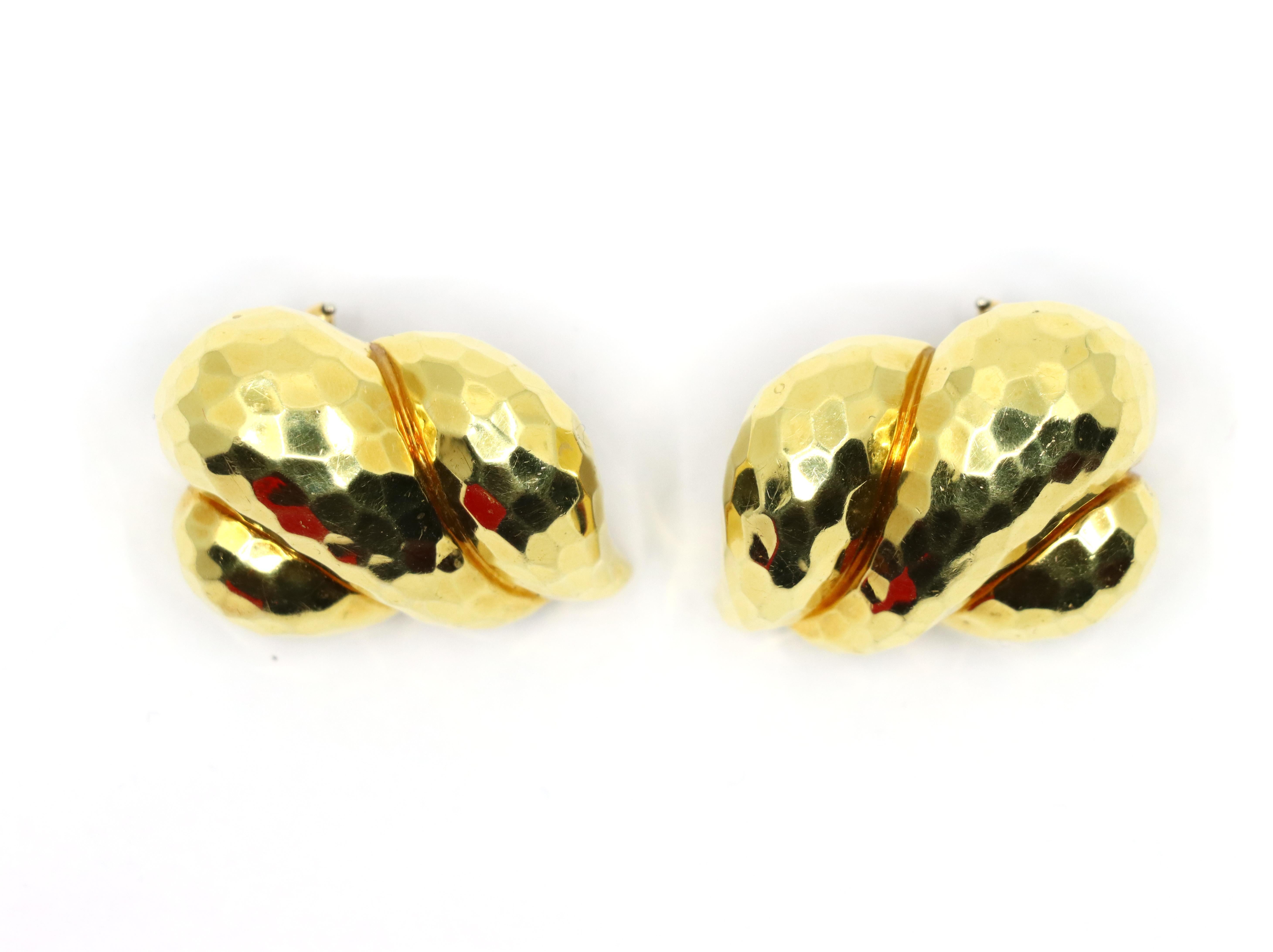 Orecchino con texture in oro 18 carati di Henry Dunay in vendita 10