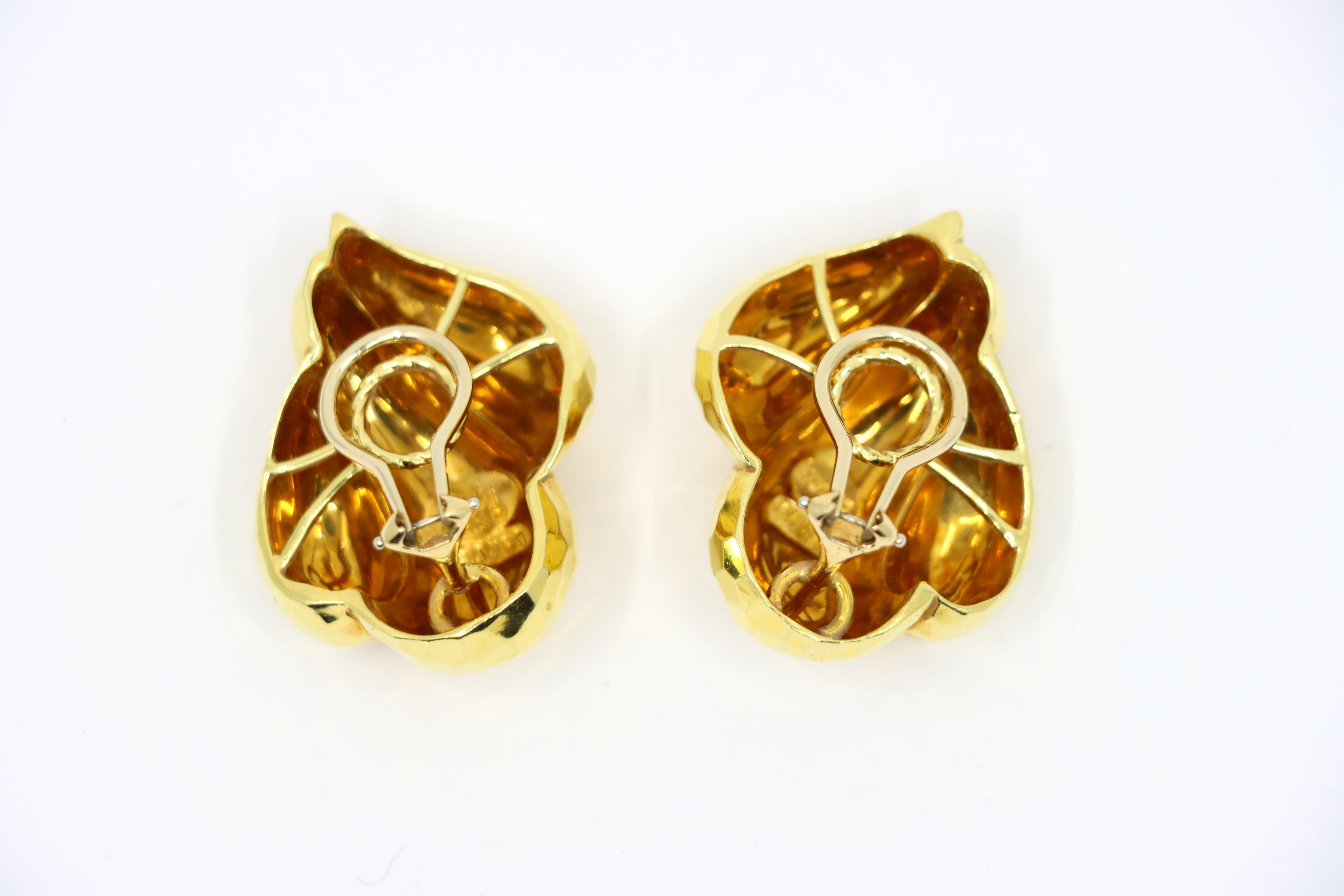 Orecchino con texture in oro 18 carati di Henry Dunay in vendita 4