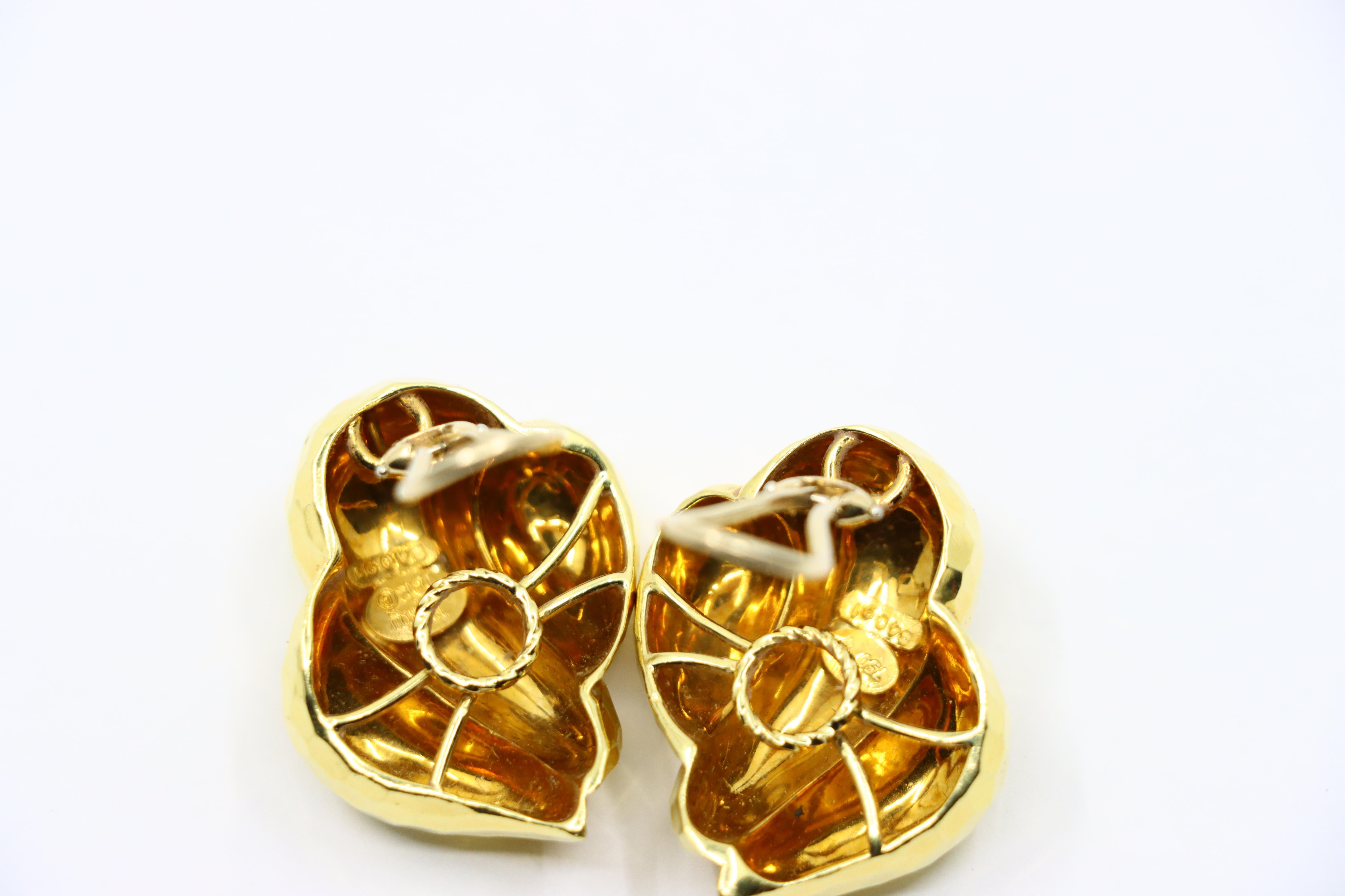 Orecchino con texture in oro 18 carati di Henry Dunay in vendita 5