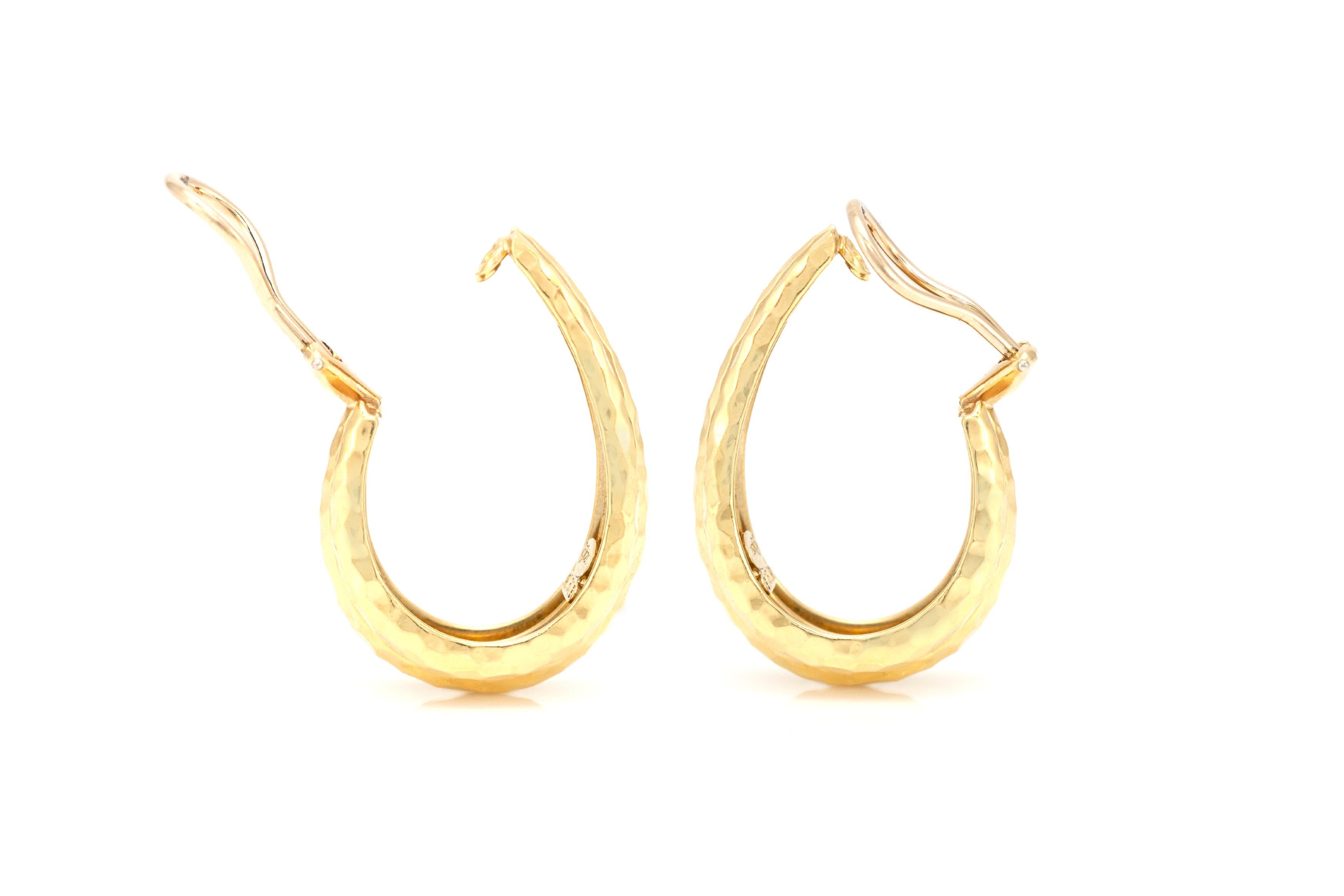 Henry Dunay 18 Karat Hoop Shrimp Style Earrings In Excellent Condition For Sale In New York, NY
