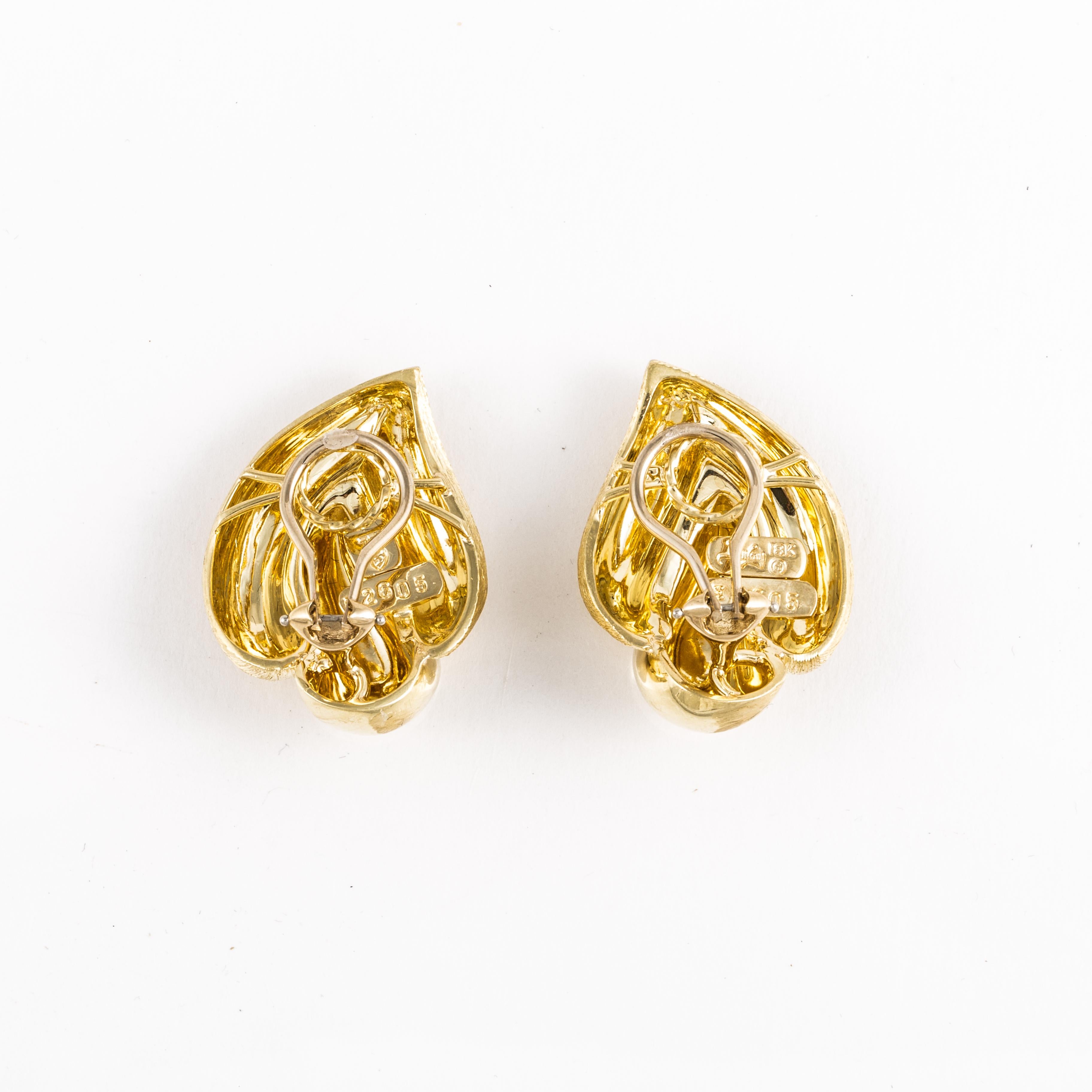 Henry Dunay Sabi Earrings in 18K Gold In Good Condition For Sale In Houston, TX