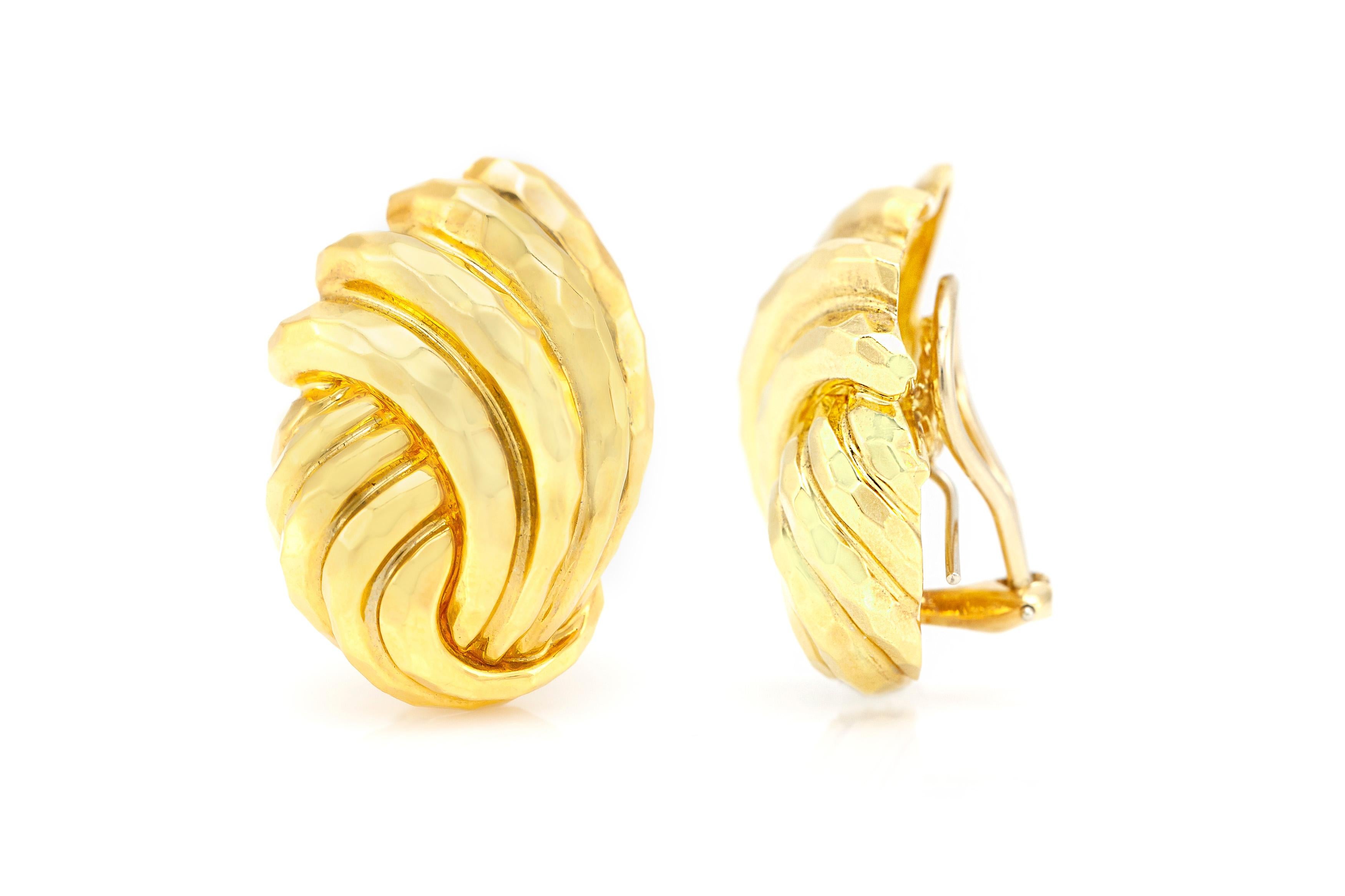 The earrings is finely crafted in 18k yellow gold and weighing approximately total of 16.8 dwt.