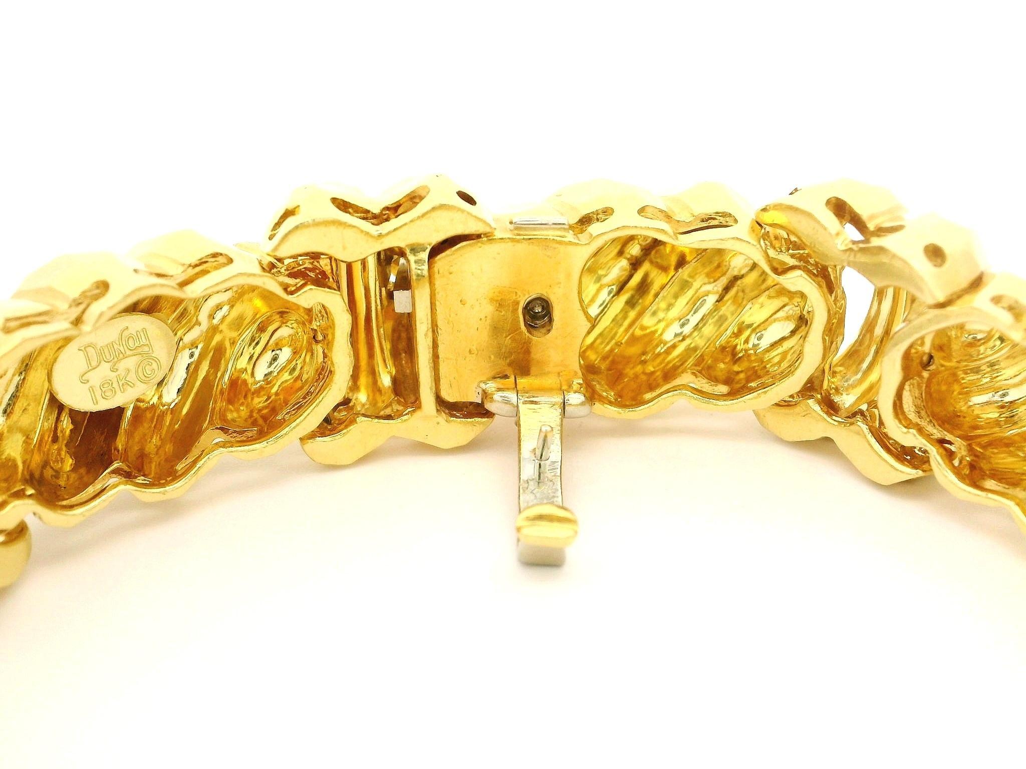 Henry Dunay Bracelet à maillons lourds en or jaune 18 carats, finition martelée à facettes audacieuse Bon état - En vente à Montclair, NJ