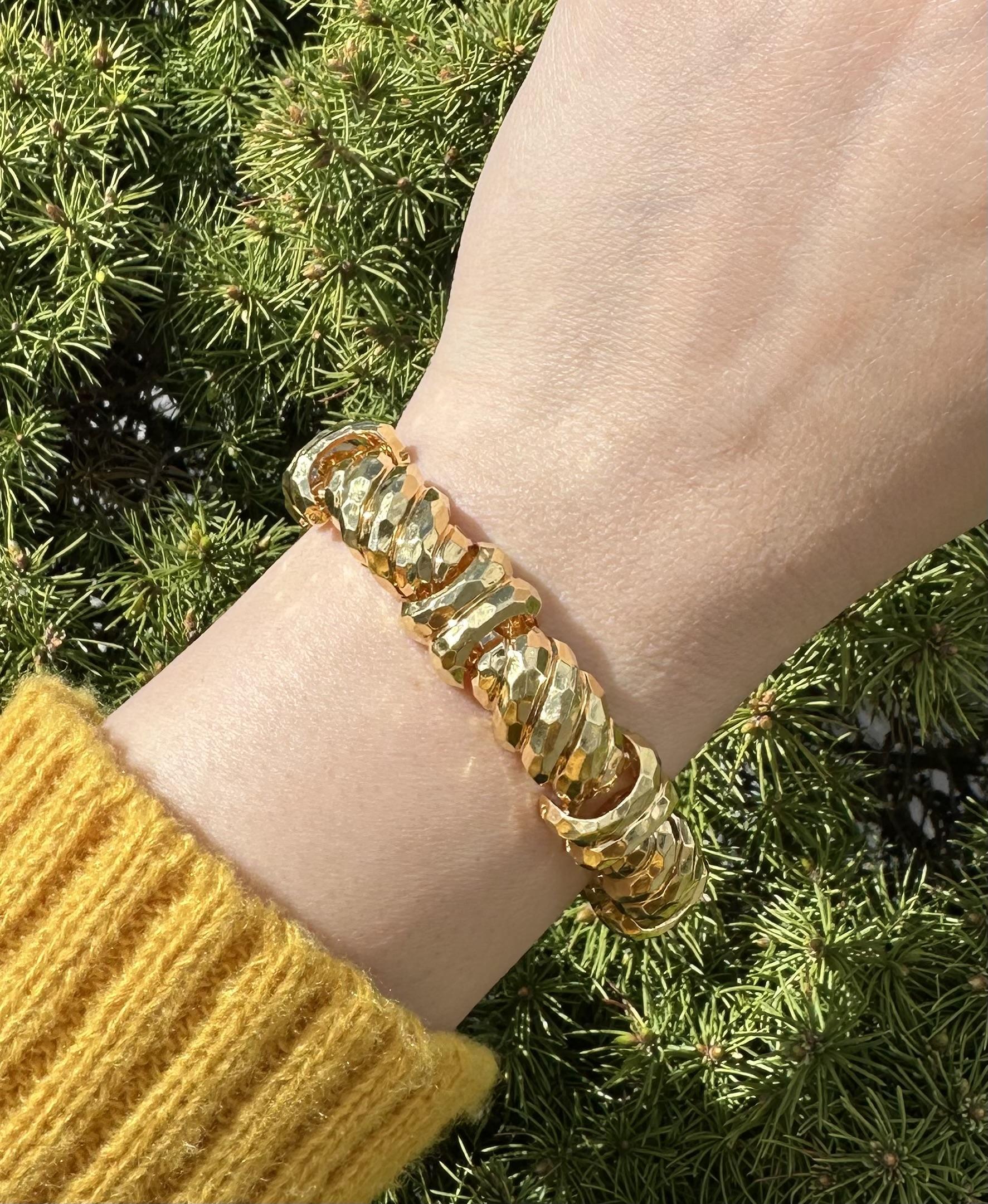 Henry Dunay Bracelet à maillons lourds en or jaune 18 carats, finition martelée à facettes audacieuse en vente 5
