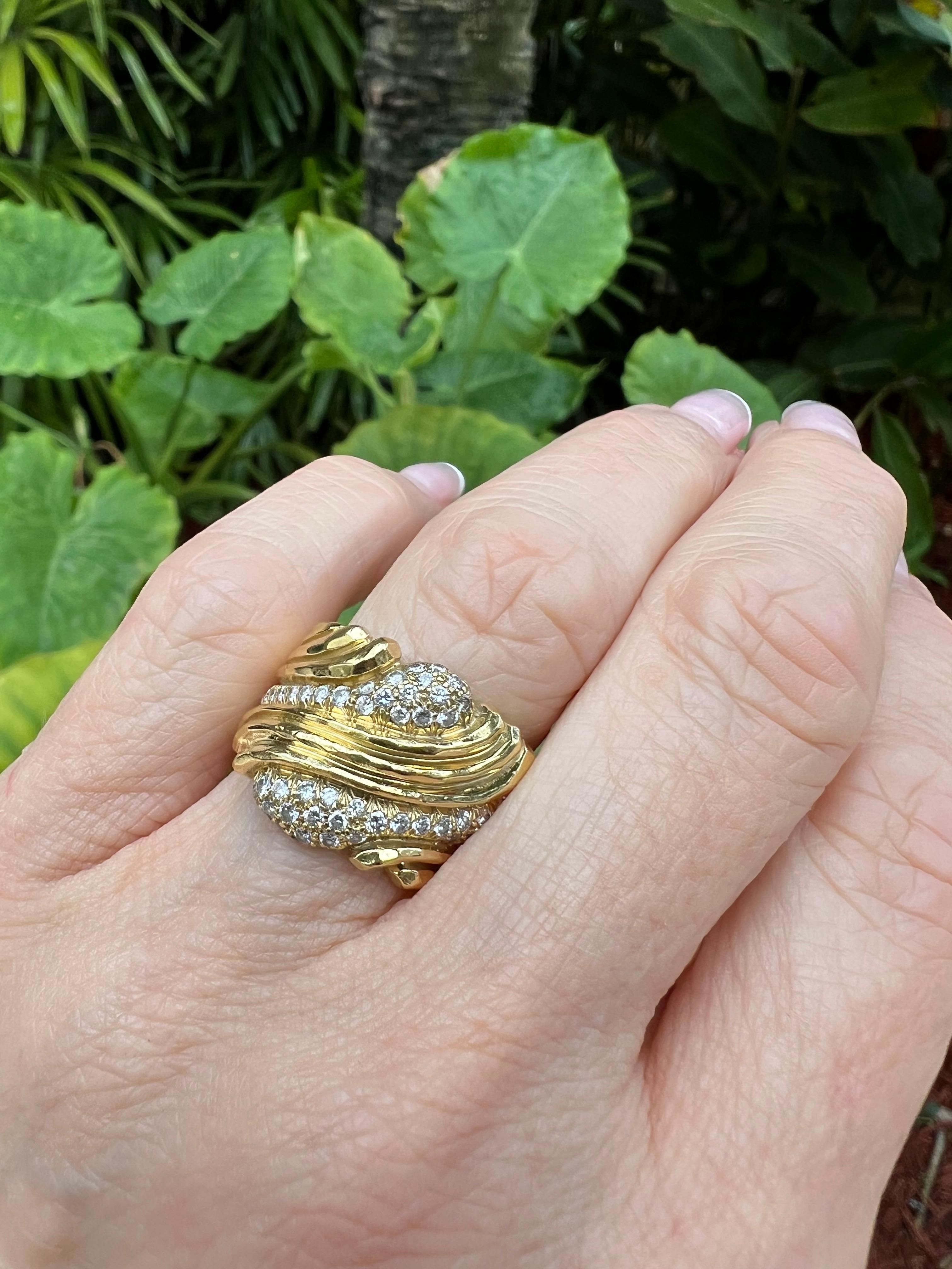 Henry Dunay, bague jonc vague en or jaune 18 carats et diamants Pour femmes en vente