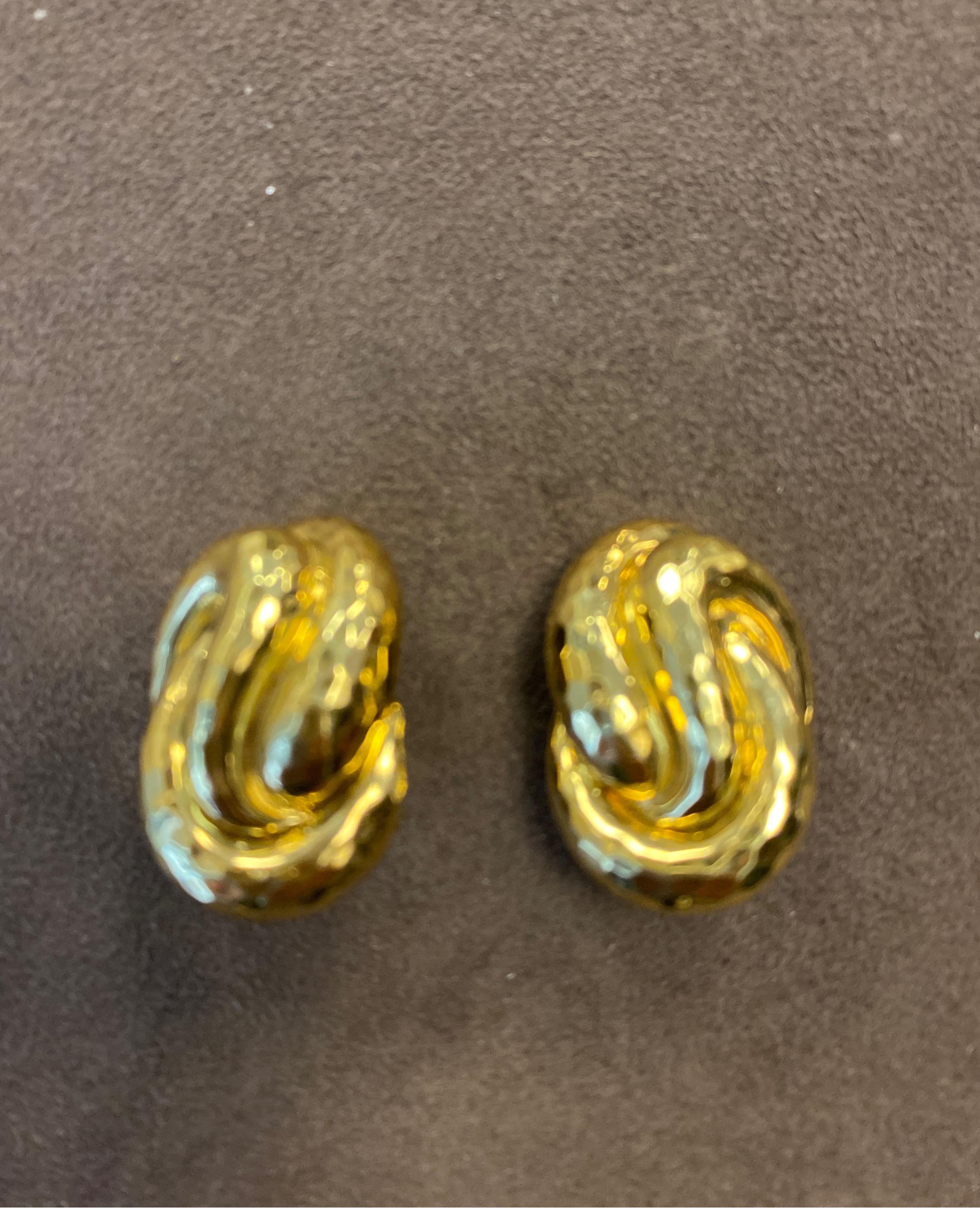 Henry Dunay, 18K yellow gold faceted earclips.
Last retail $7400
Brand new, never worn