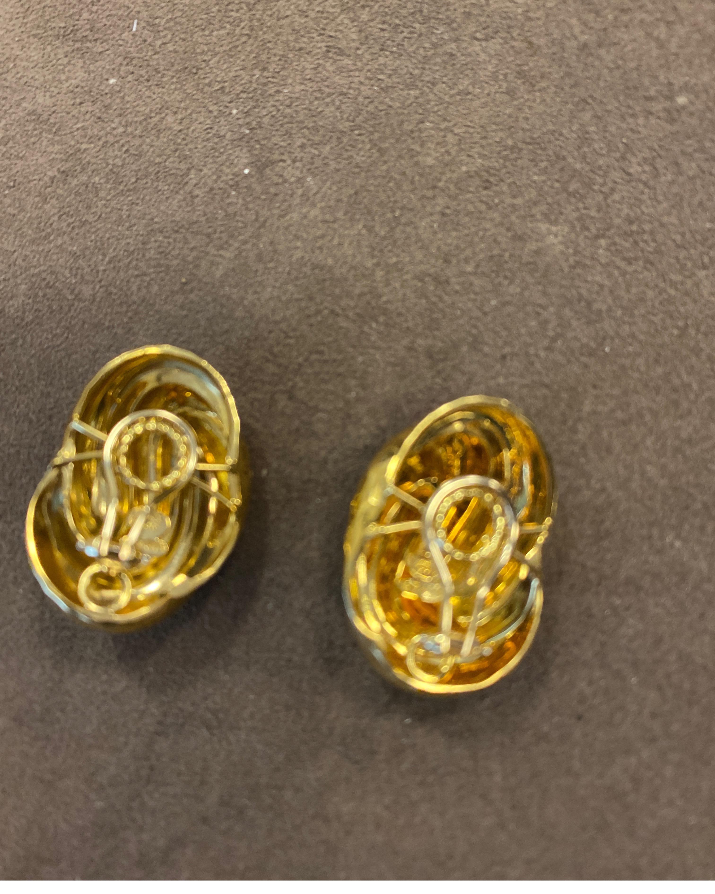 Henry Dunay 18 Karat Yellow Gold Faceted Earclips In New Condition For Sale In Chicago, IL