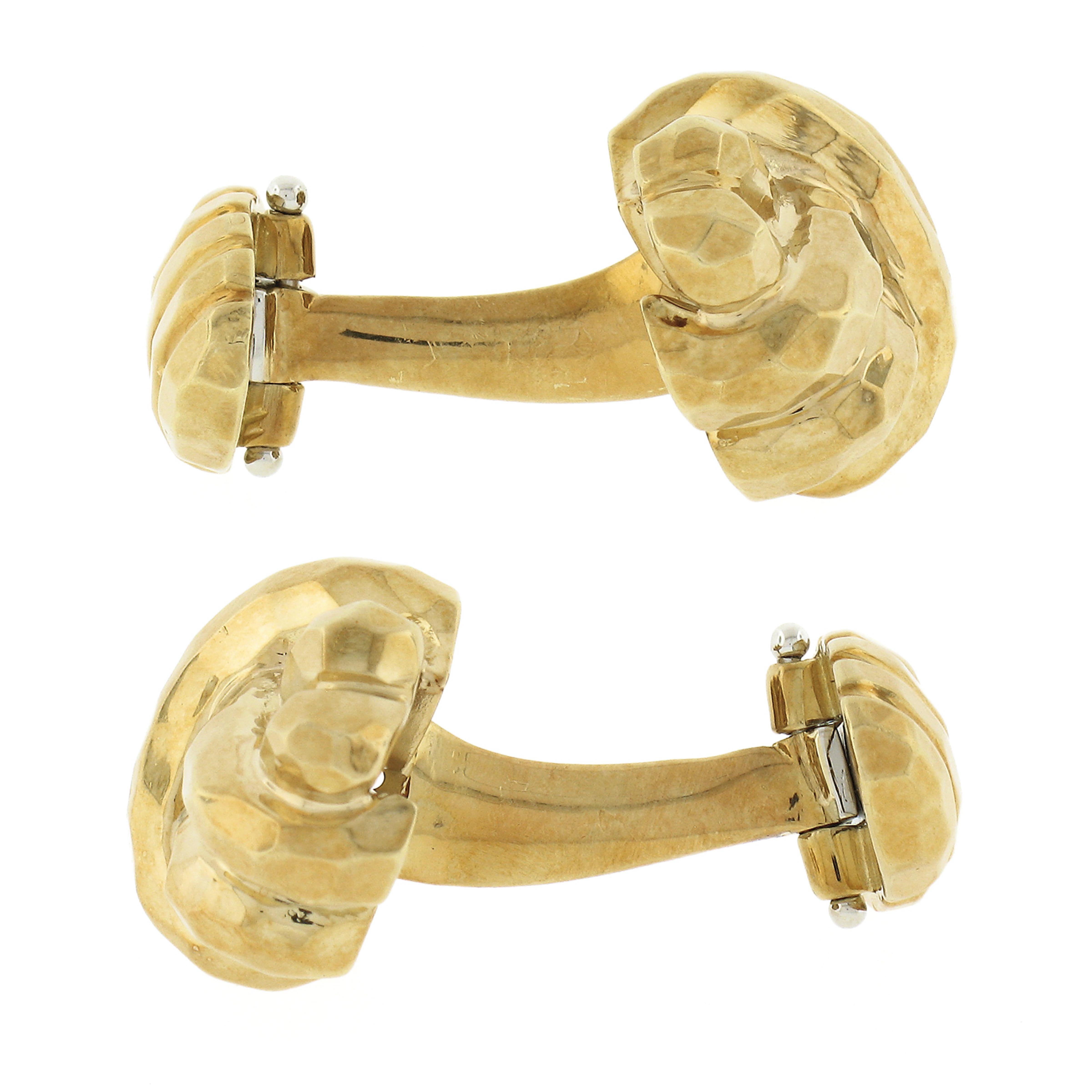 Henry Dunay 18k Yellow Gold Hammered Finish Infinity Love Knot Men's Cufflinks In Excellent Condition For Sale In Montclair, NJ