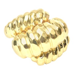 Henry Dunay 18K Yellow Gold Hand-Hammered Dome Ring 1980's USA