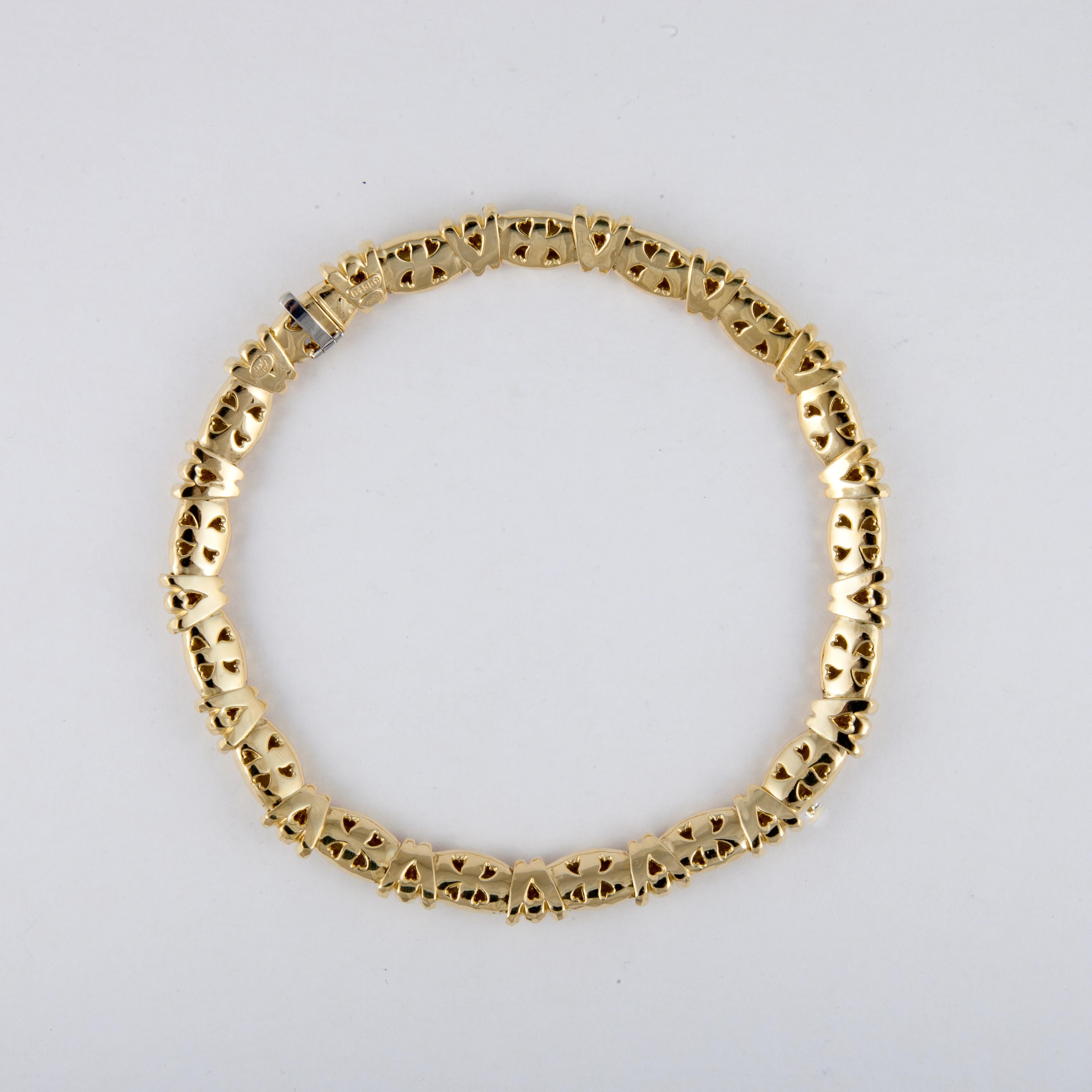 Henry Dunay collar necklace in 18K hammered yellow gold, marked 