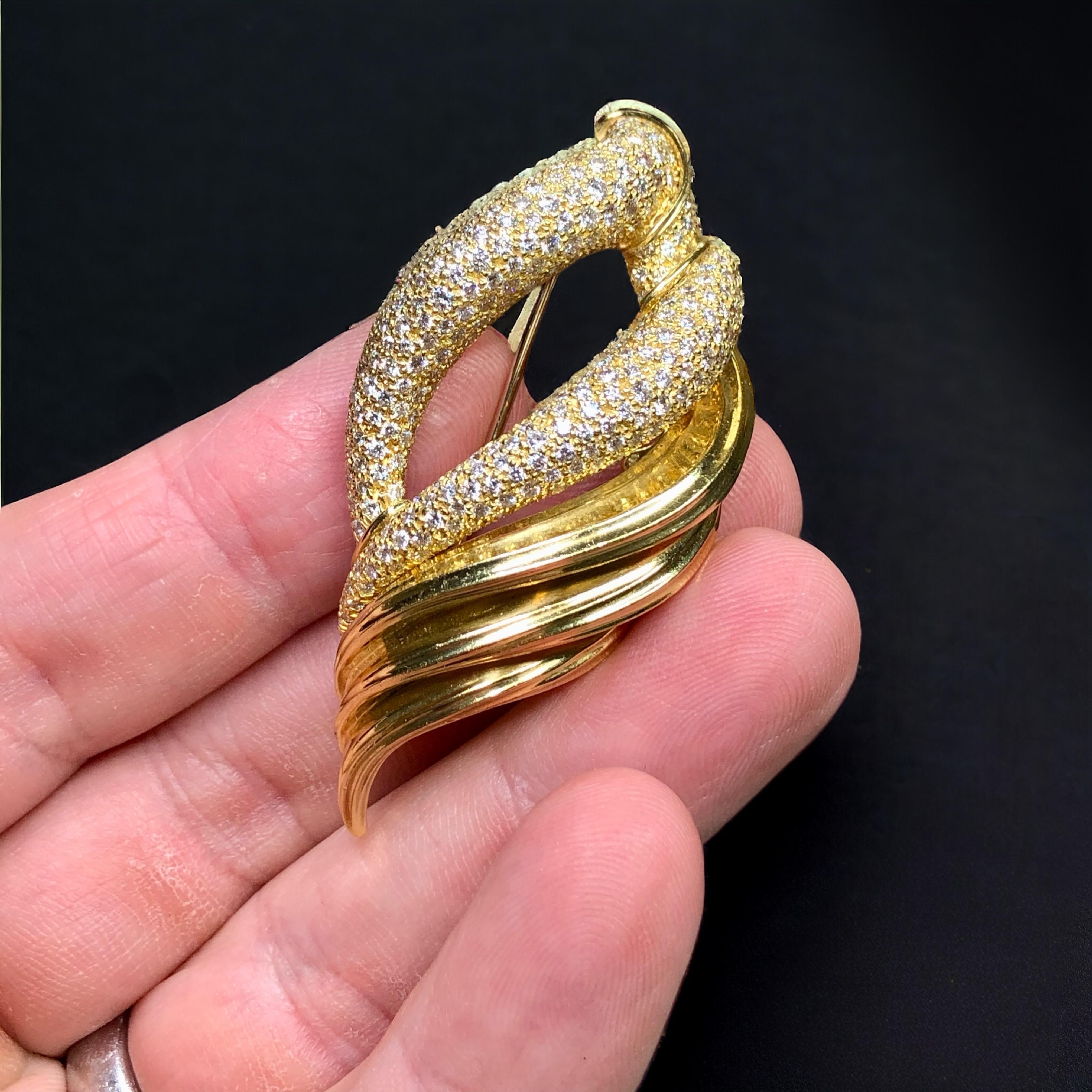 HENRY Dunay, spilla in oro giallo 18 carati con pavé di diamanti aperto e testurizzato 4ctw F Vs in vendita 3