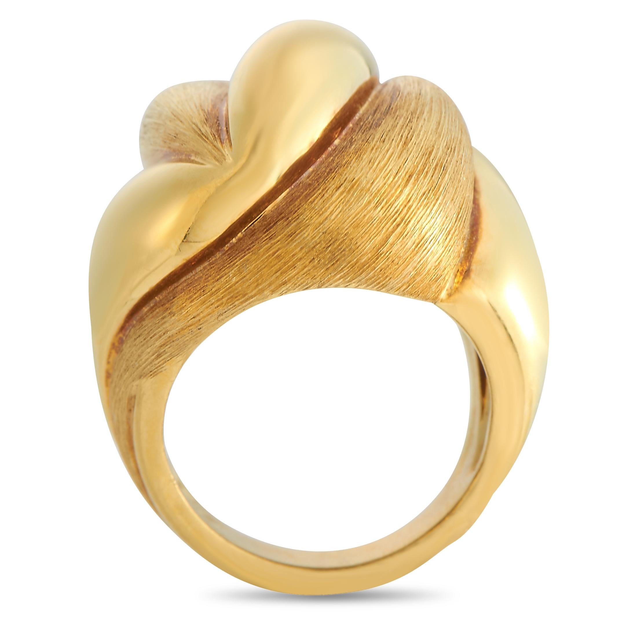 This Henry Dunay ring is a minimalist piece with a striking sense of style. It includes 18K Yellow Gold with both a textured and polished finish. The result is an instantly captivating ring that is equal parts subtle and sophisticated. This graceful