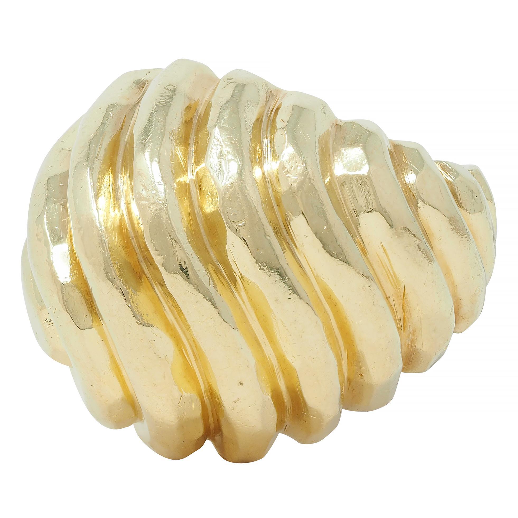 Henry Dunay 1970's 18 Karat Yellow Gold Vintage Hammered Swirl Ring For Sale 3