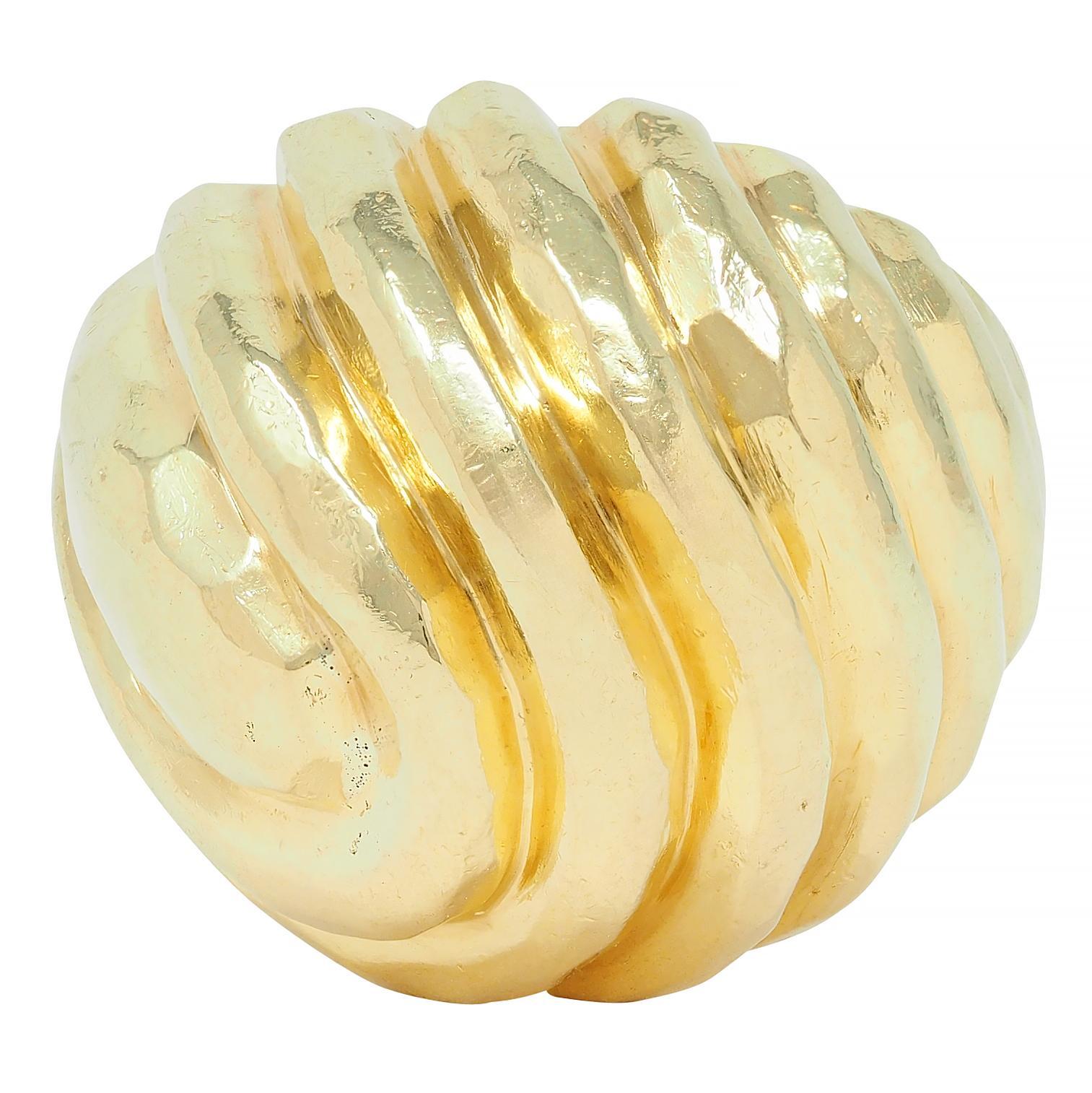 Henry Dunay, bague tourbillon vintage martelé en or jaune 18 carats, années 1970 en vente
